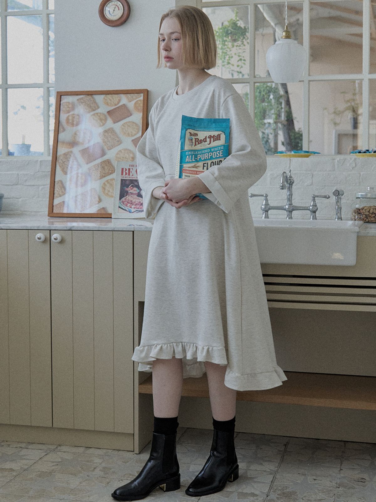 아방(AVANT-G) Round Neck Hem Line Frill Dress - OATMEAL