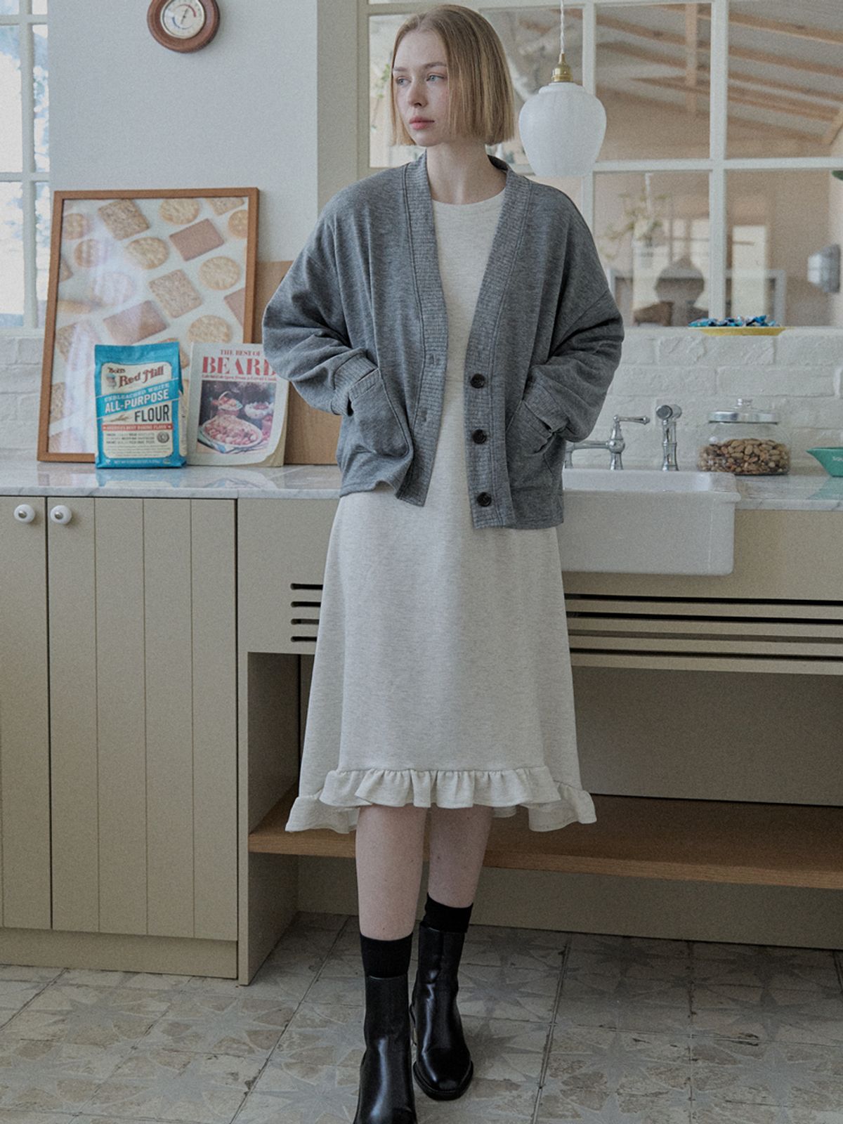 아방(AVANT-G) Round Neck Hem Line Frill Dress - OATMEAL