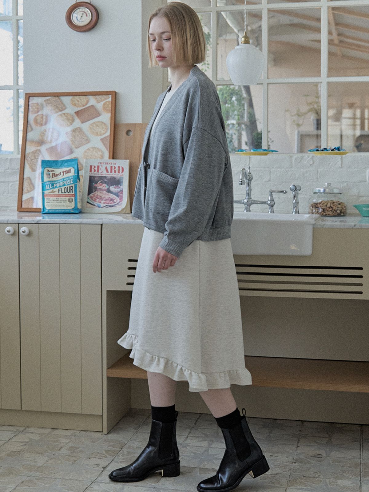 아방(AVANT-G) Round Neck Hem Line Frill Dress - OATMEAL
