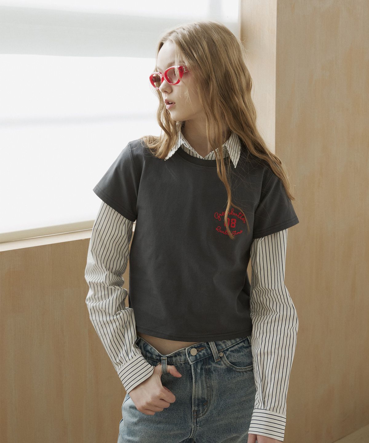 그린버터(GREENBUTTER) Crop Cursive Tee (Charcoal)