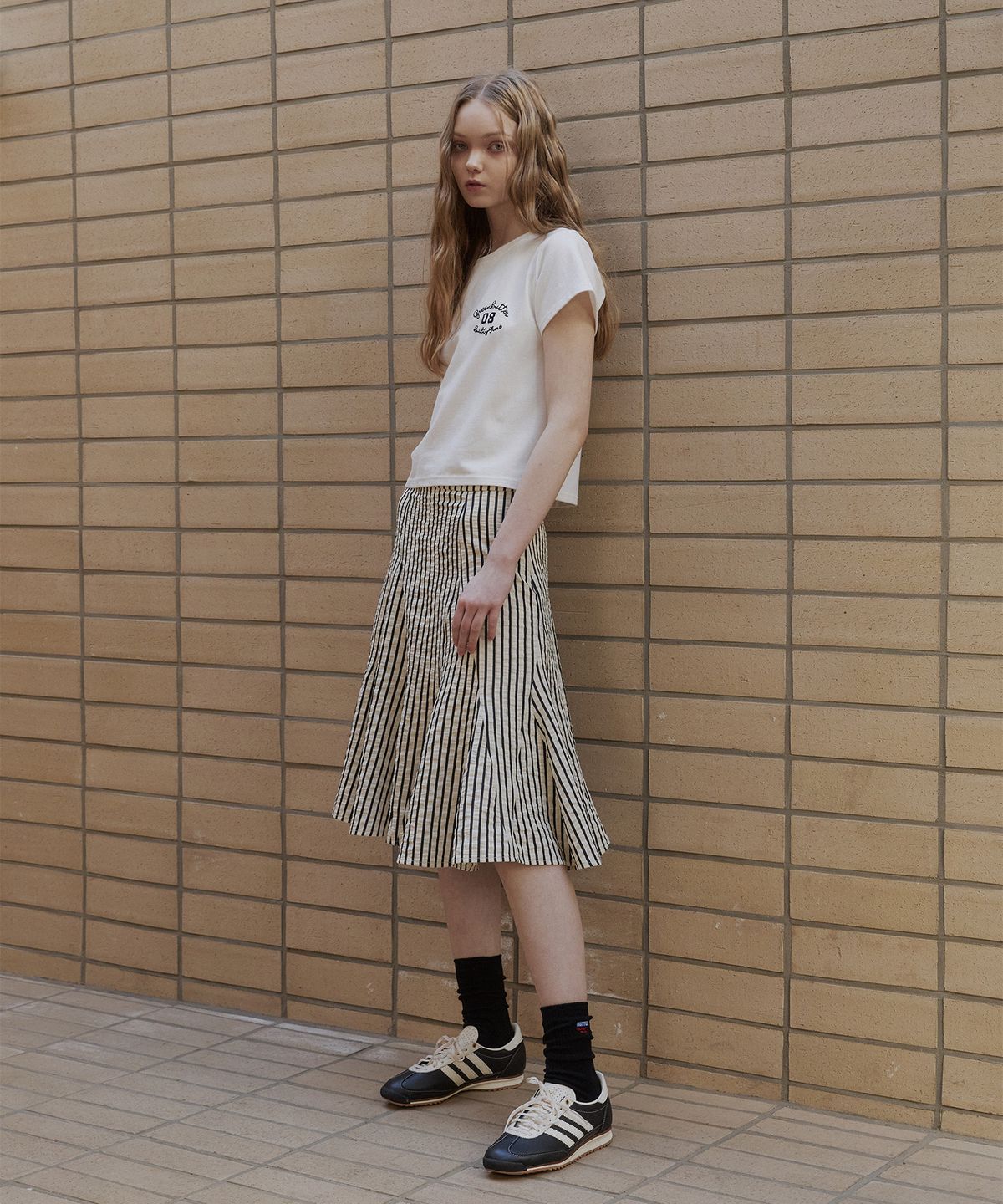 그린버터(GREENBUTTER) Crop Cursive Tee (Ivory)