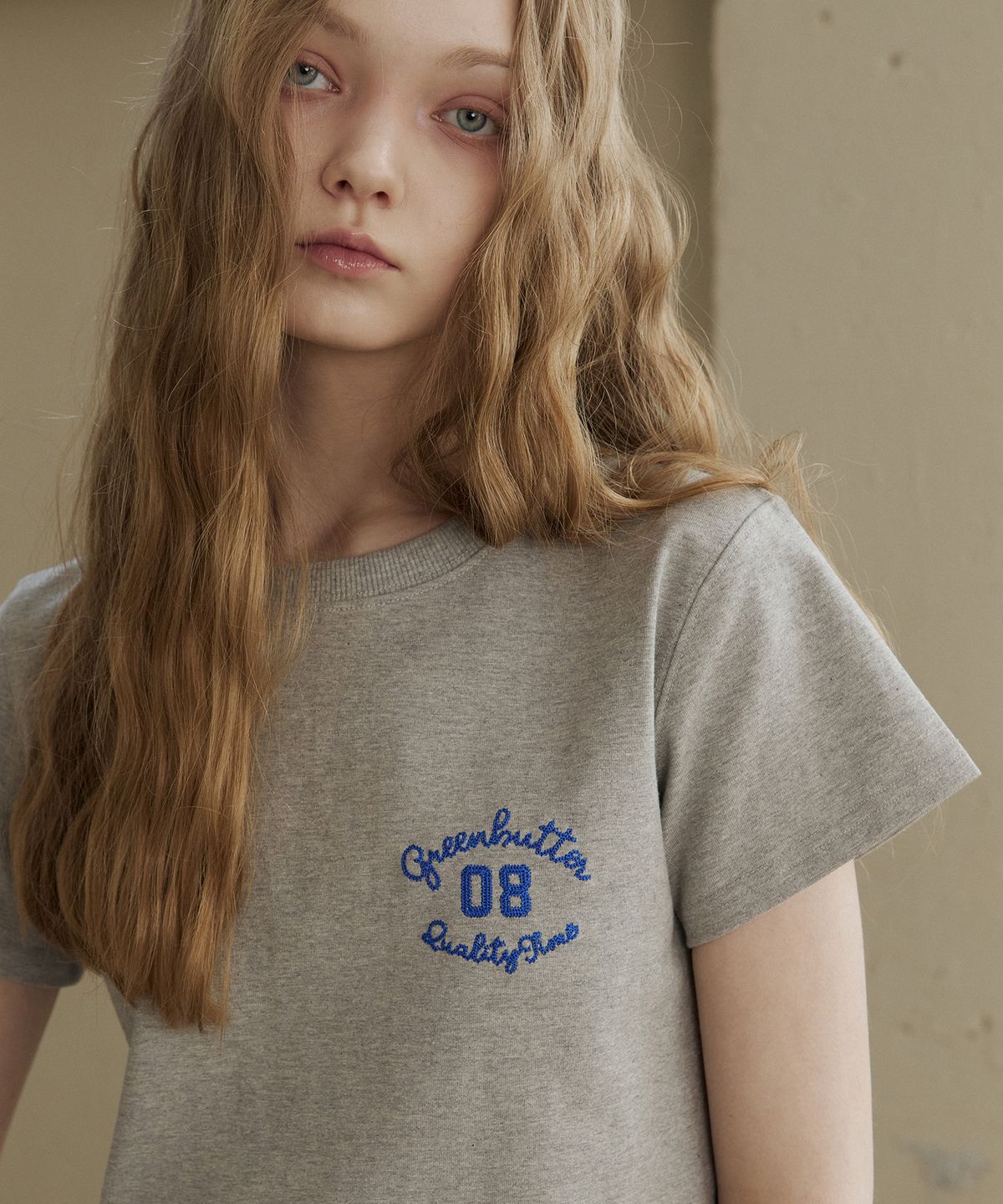 그린버터(GREENBUTTER) Crop Cursive Tee (D/Melange)