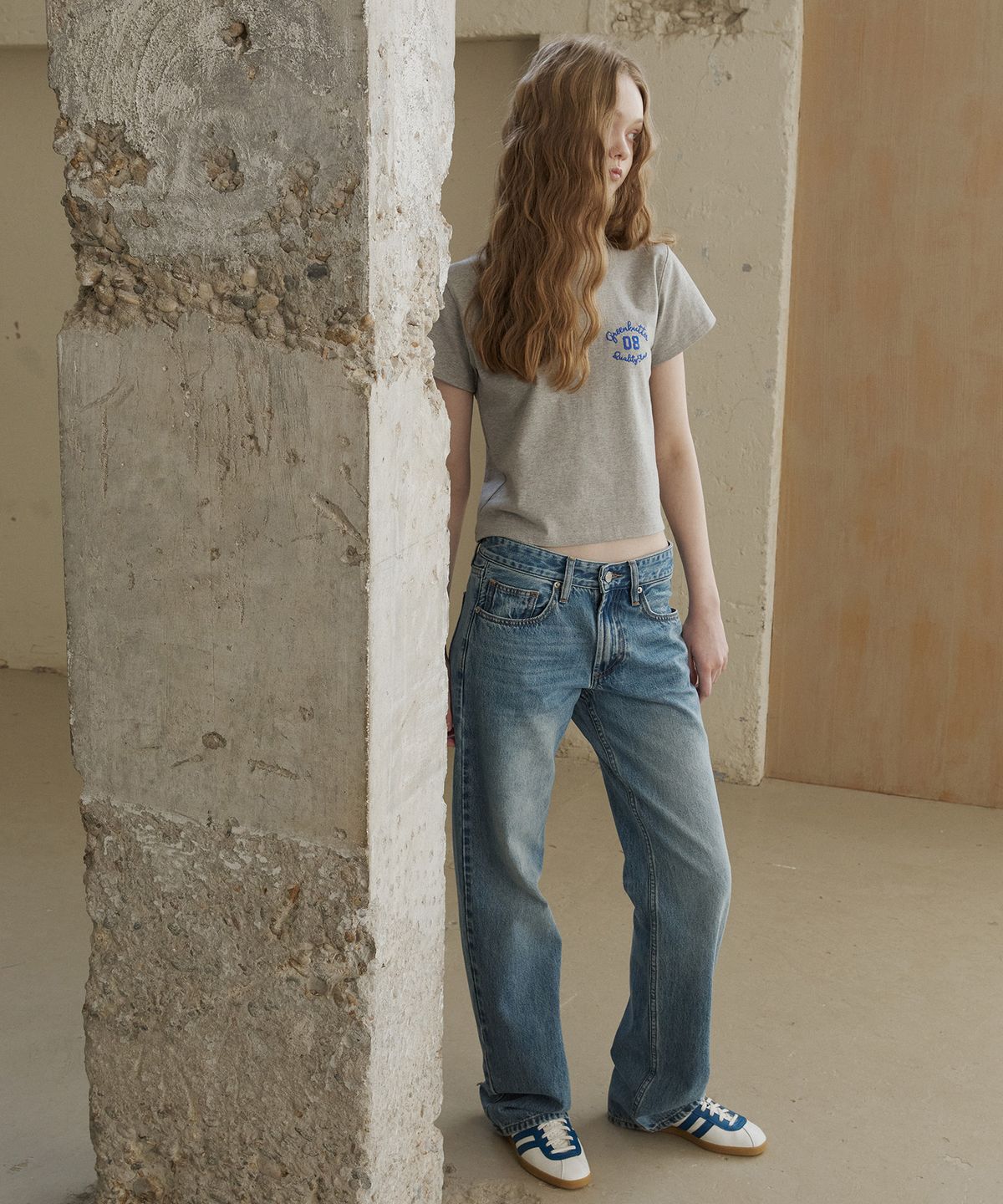 그린버터(GREENBUTTER) Crop Cursive Tee (D/Melange)