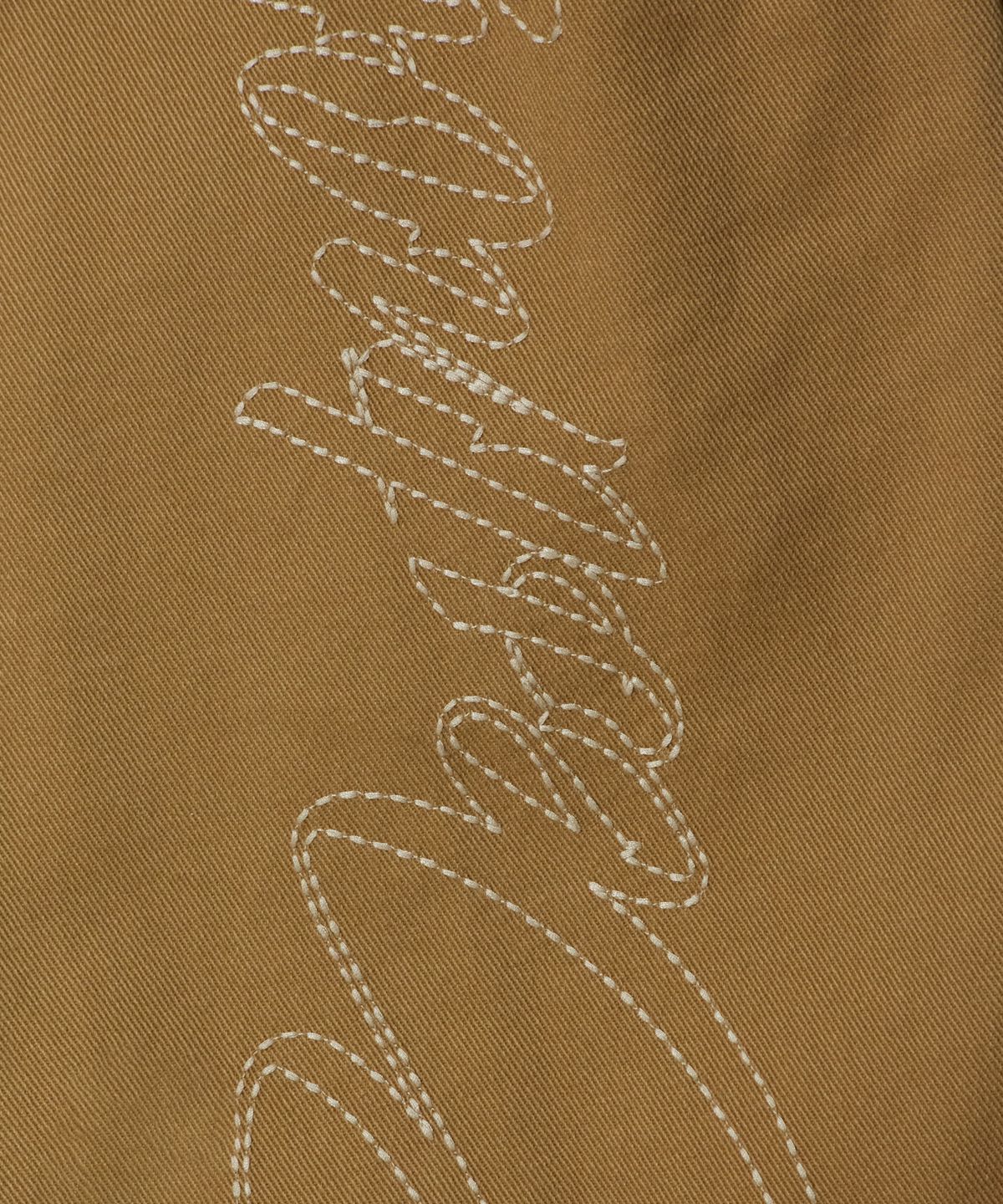 크리틱(CRITIC) LETTERING BERMUDA PANTS BEIGE