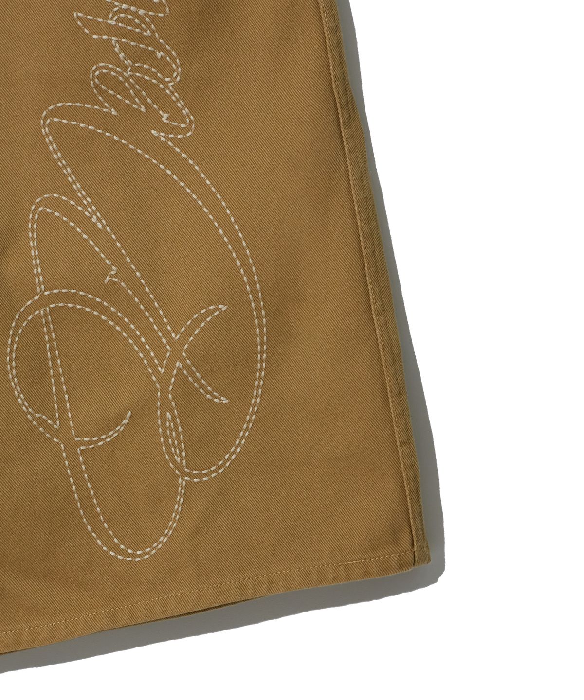 크리틱(CRITIC) LETTERING BERMUDA PANTS BEIGE