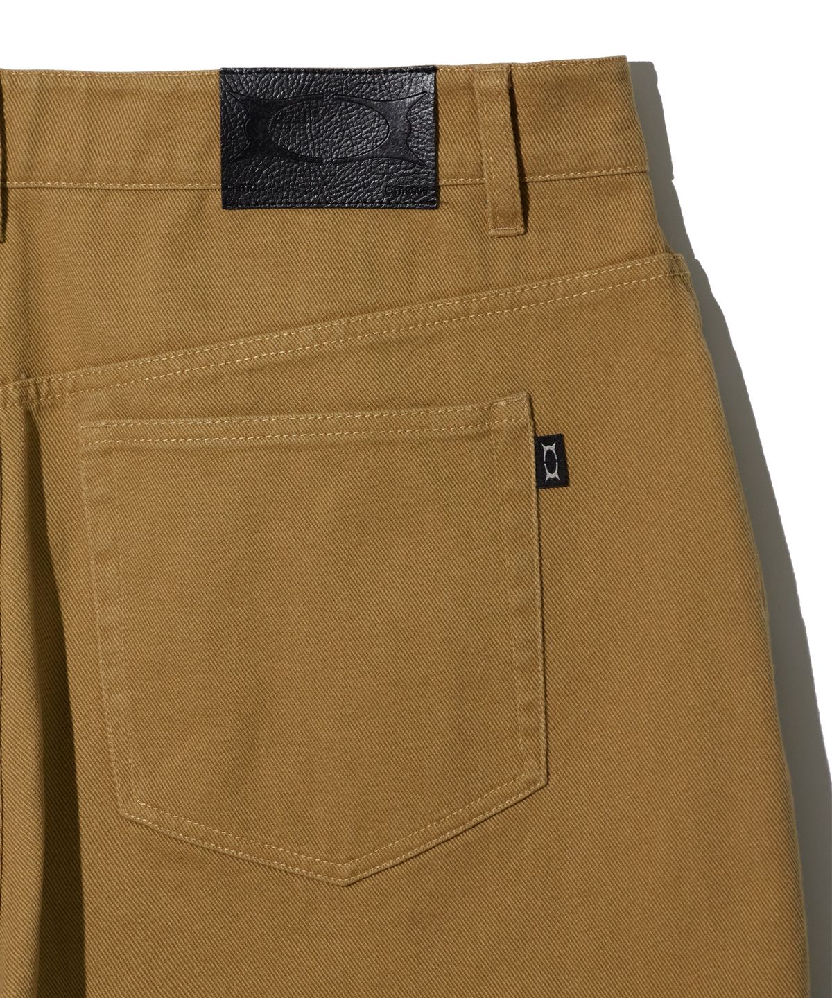 크리틱(CRITIC) LETTERING BERMUDA PANTS BEIGE