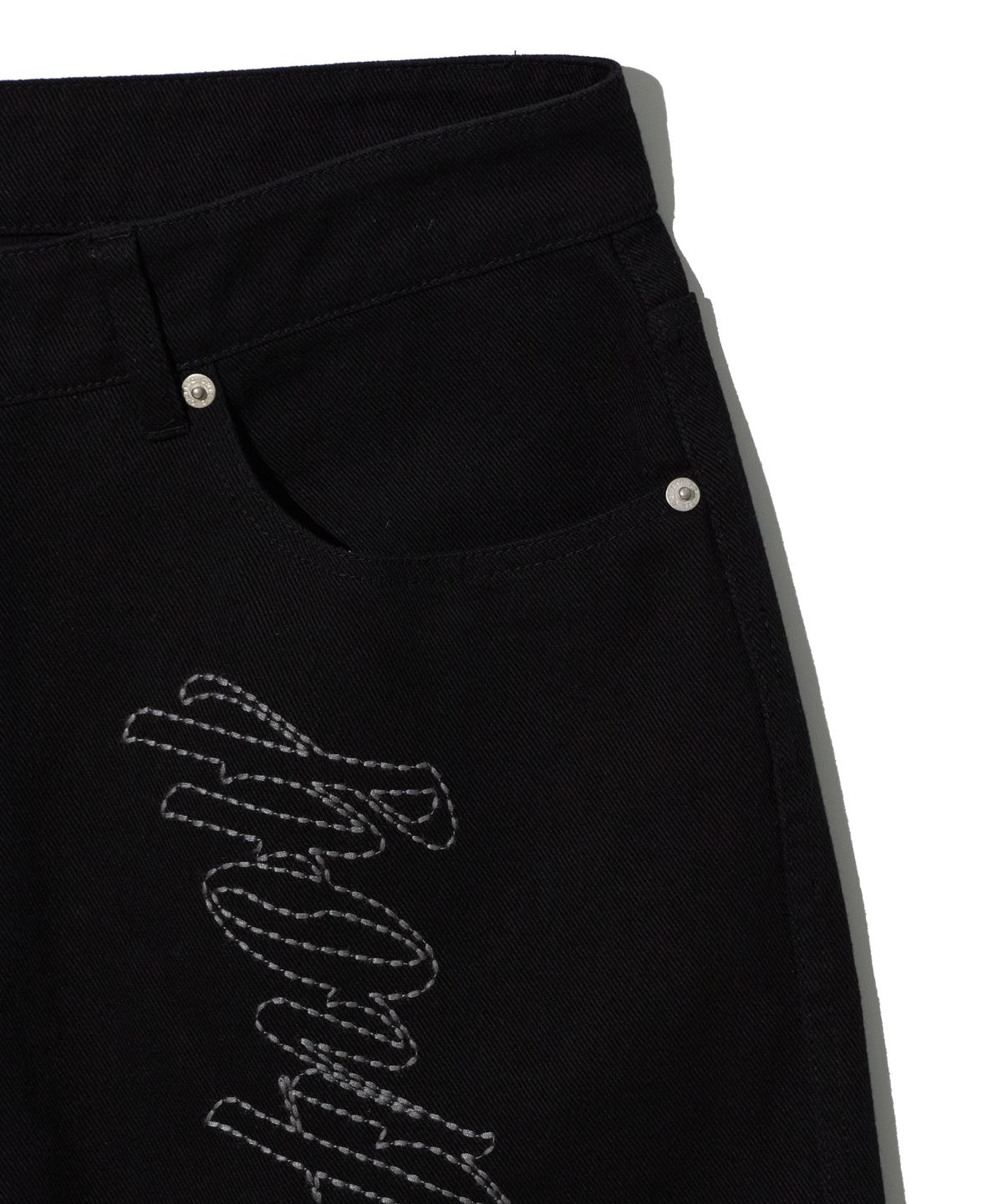 크리틱(CRITIC) LETTERING BERMUDA PANTS BLACK