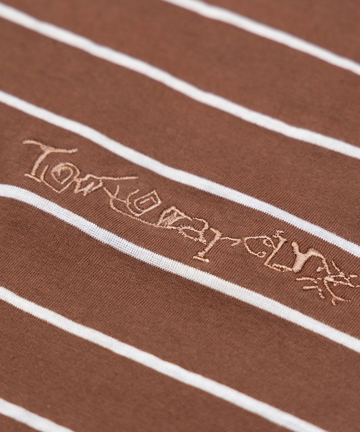토우토우 아카이브(TOWTOW ARCHIVE) 오프셋 스트라이프 티셔츠 코코아