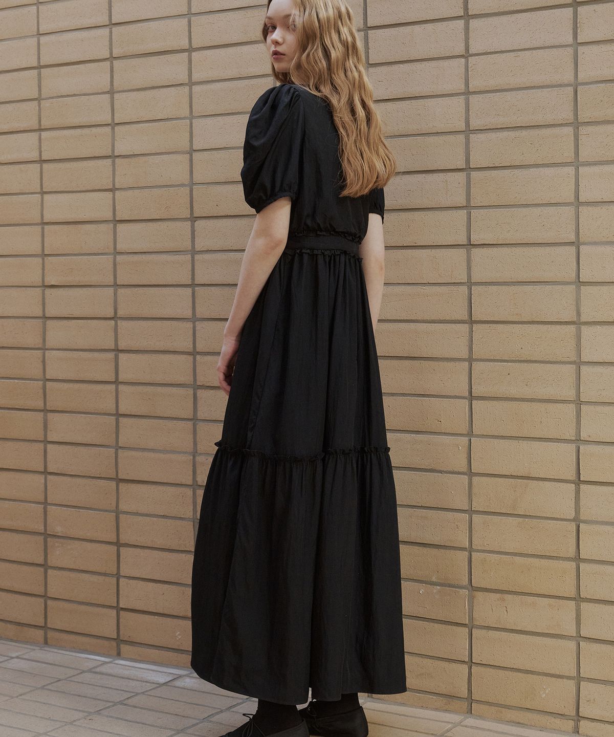 그린버터(GREENBUTTER) Viscos Frill Dress (Black)