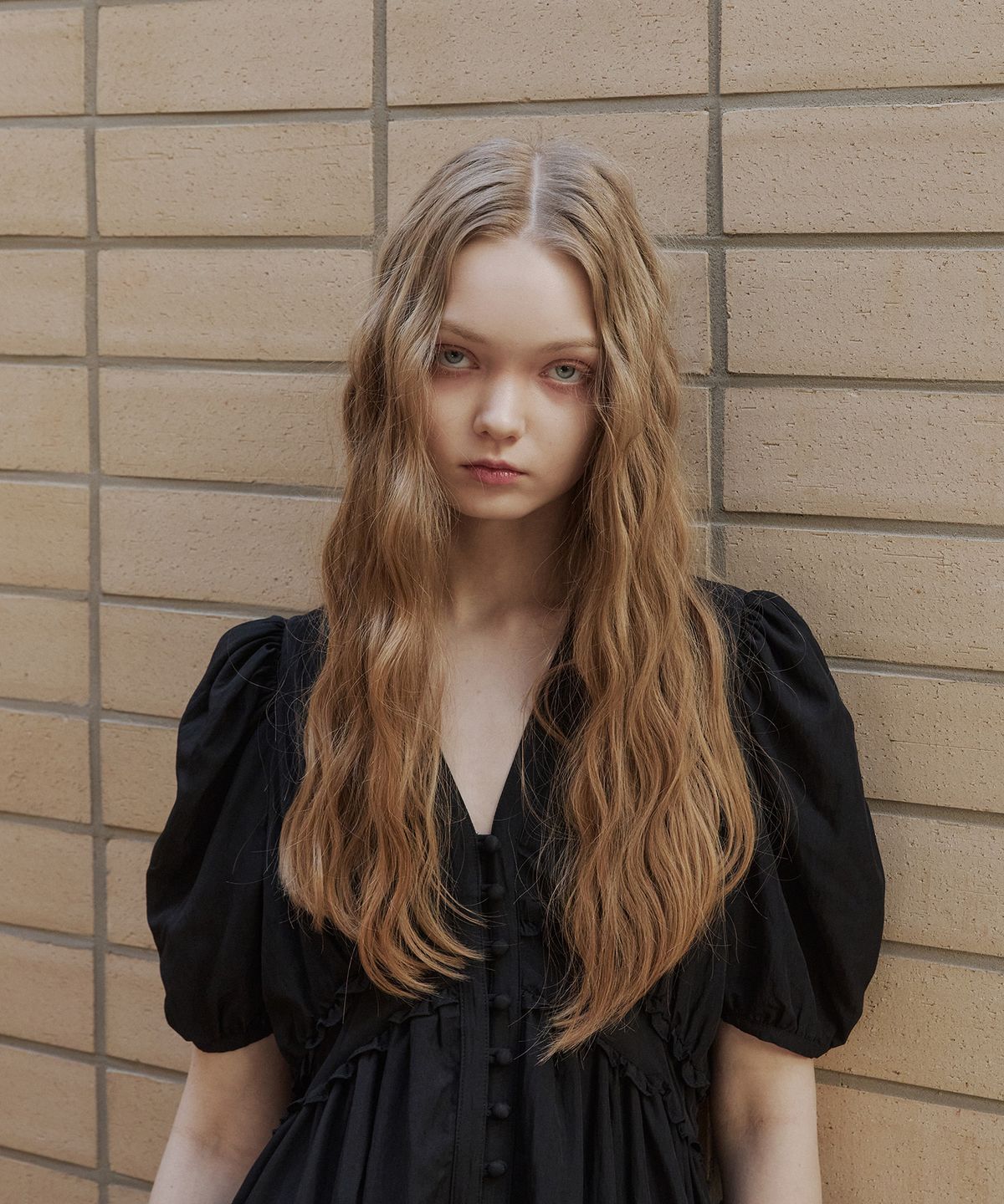 그린버터(GREENBUTTER) Viscos Frill Dress (Black)