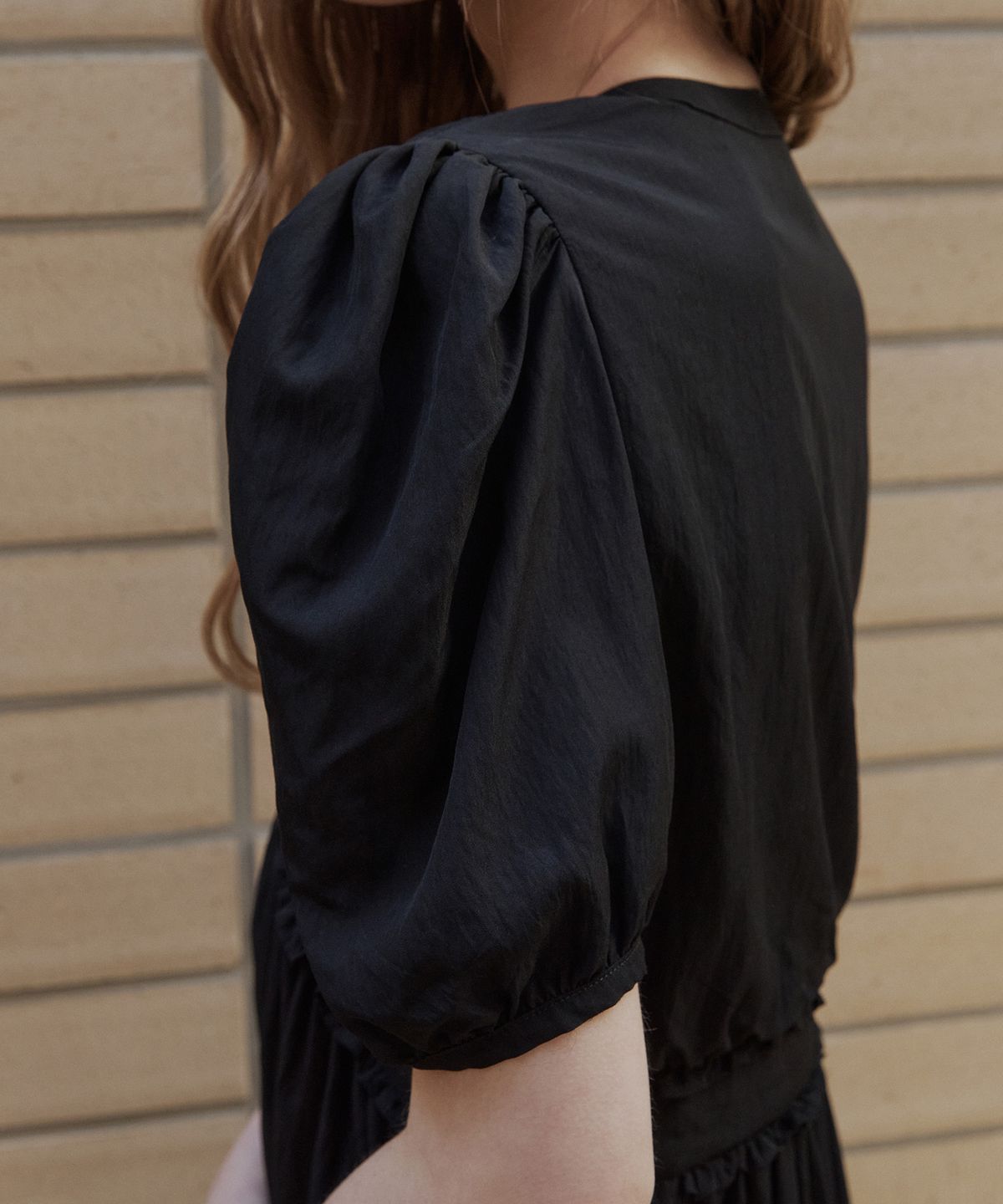 그린버터(GREENBUTTER) Viscos Frill Dress (Black)