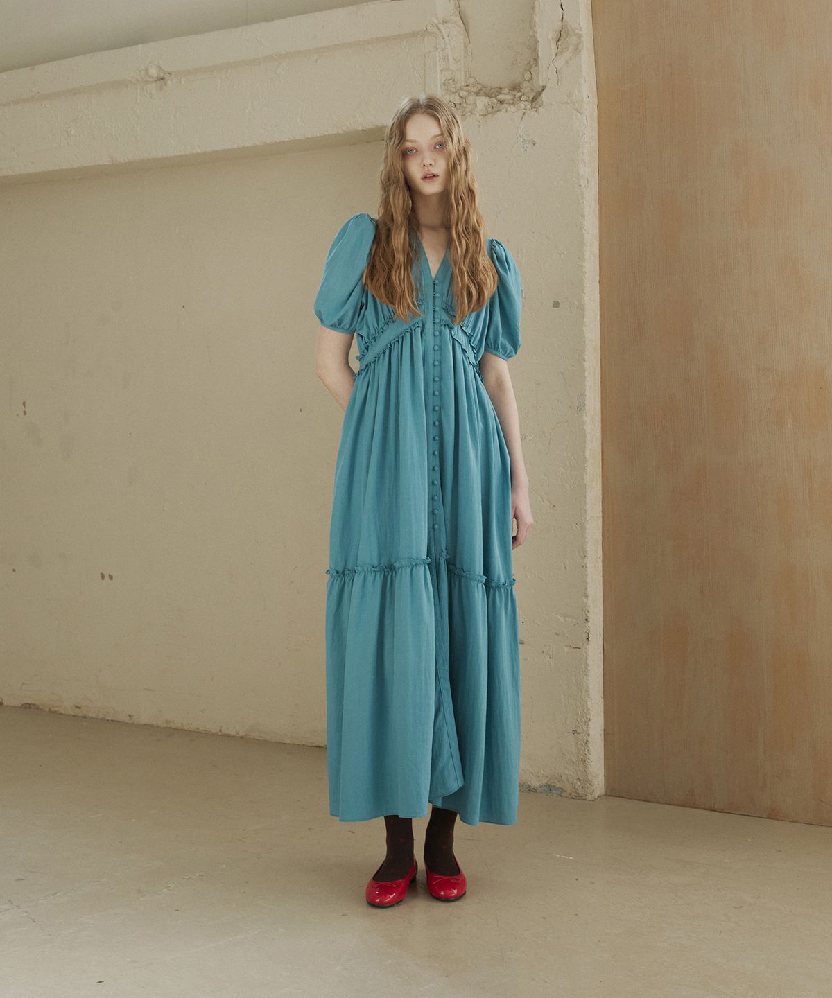그린버터(GREENBUTTER) Viscos Frill Dress (Indi Blue)