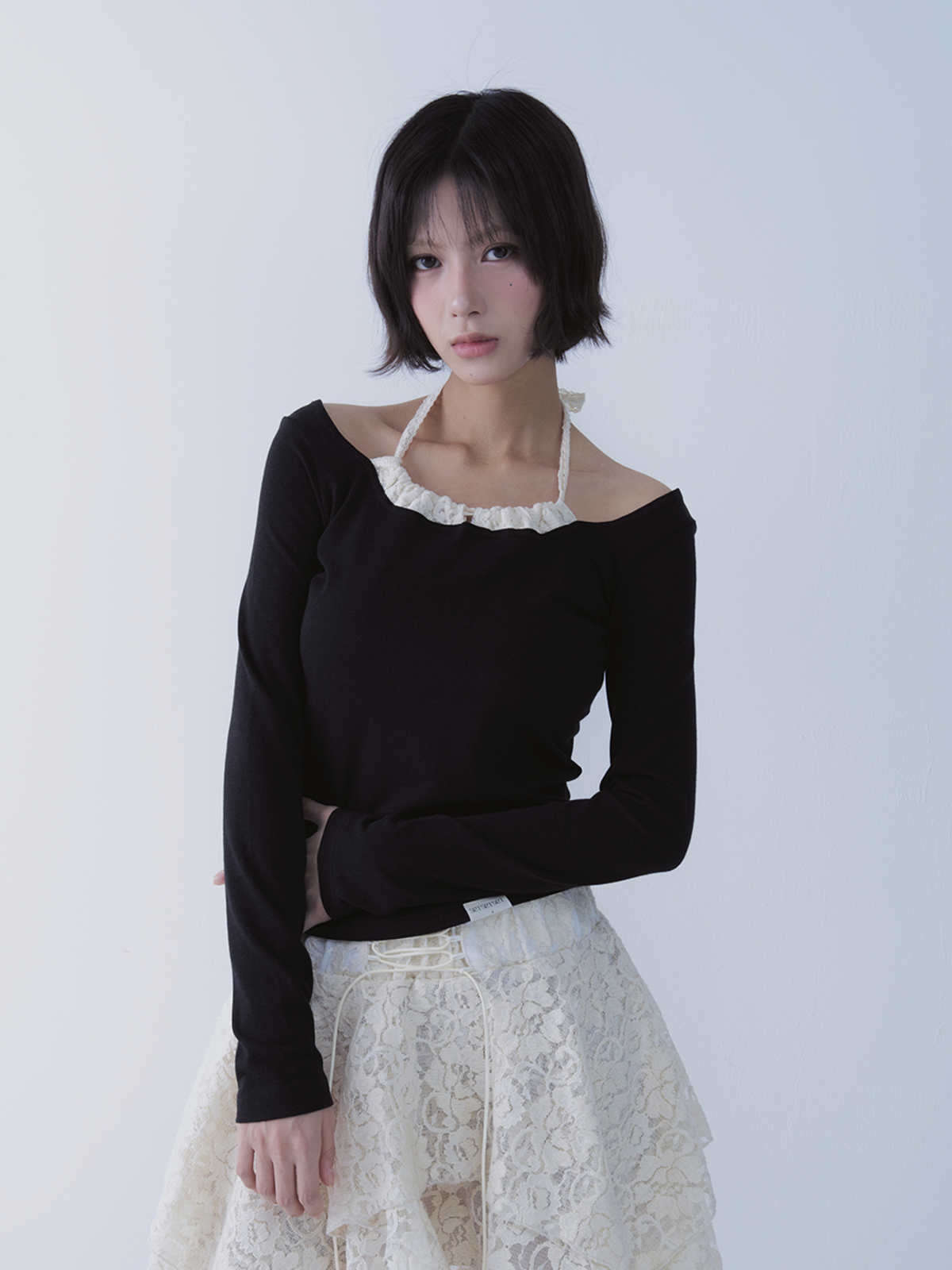 쎄쎄쎄(SETSETSET) LACE HALTERNECK TEE (BLACK)