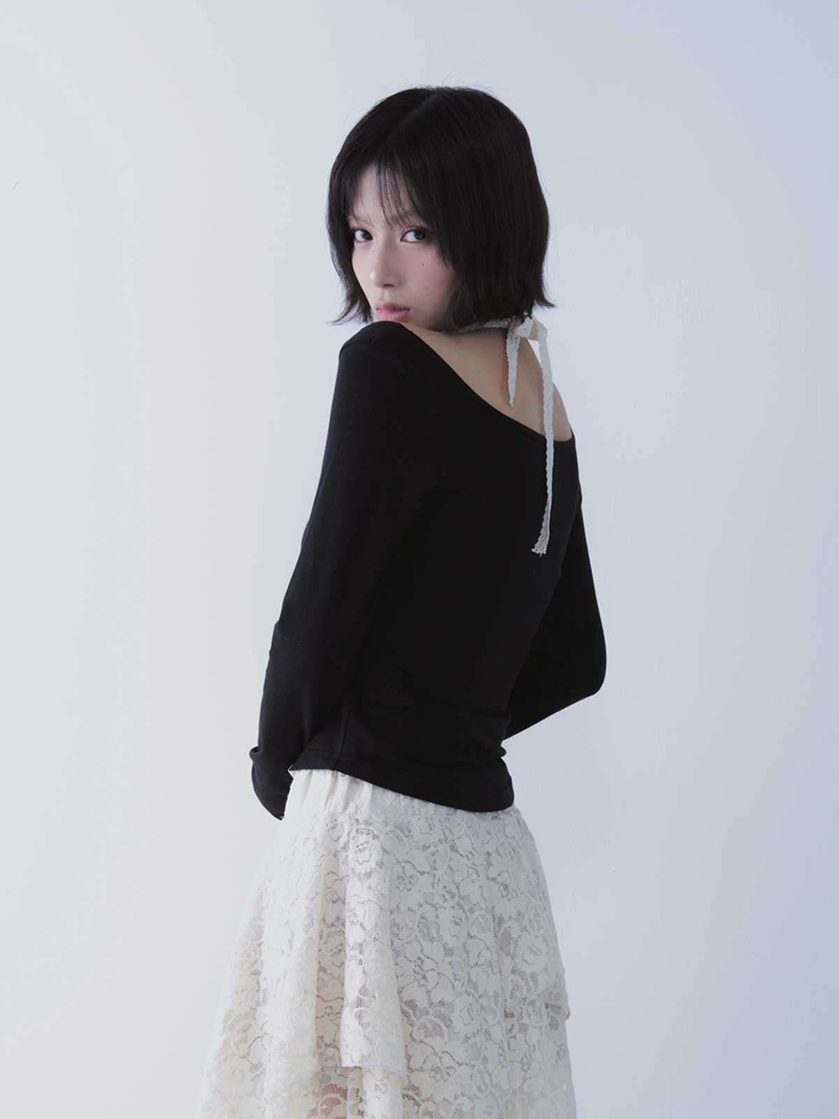 쎄쎄쎄(SETSETSET) LACE HALTERNECK TEE (BLACK)