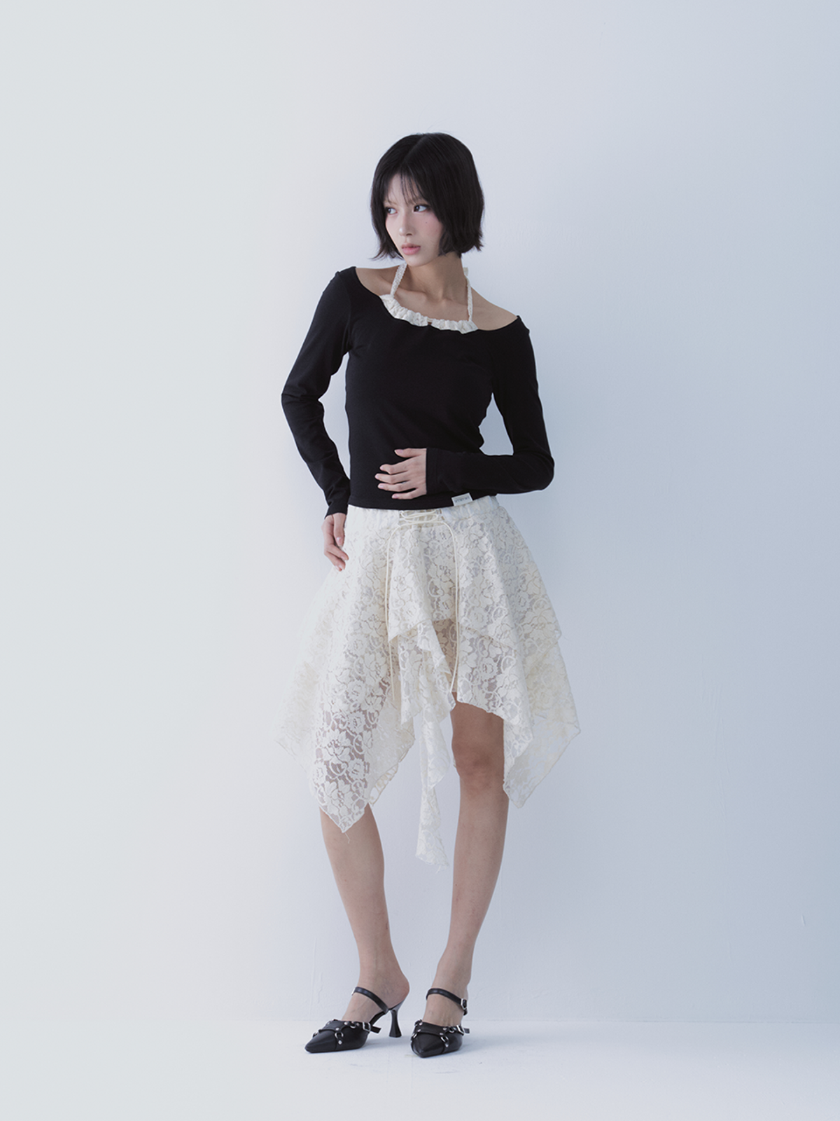 쎄쎄쎄(SETSETSET) LACE HALTERNECK TEE (BLACK)