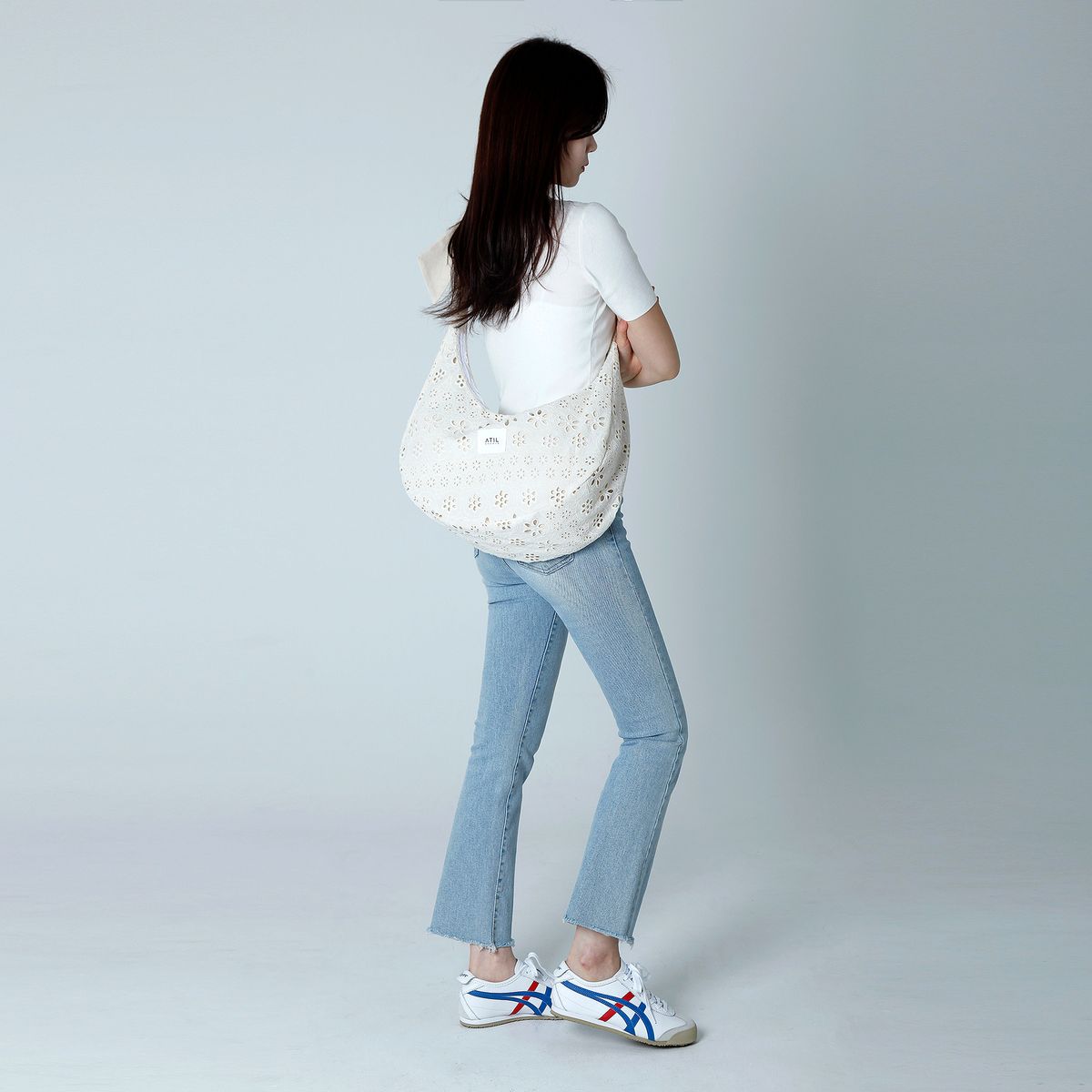 어틸스튜디오(ATIL STUDIO) 블러썸 데이지 매듭 내추럴 호보백_L size