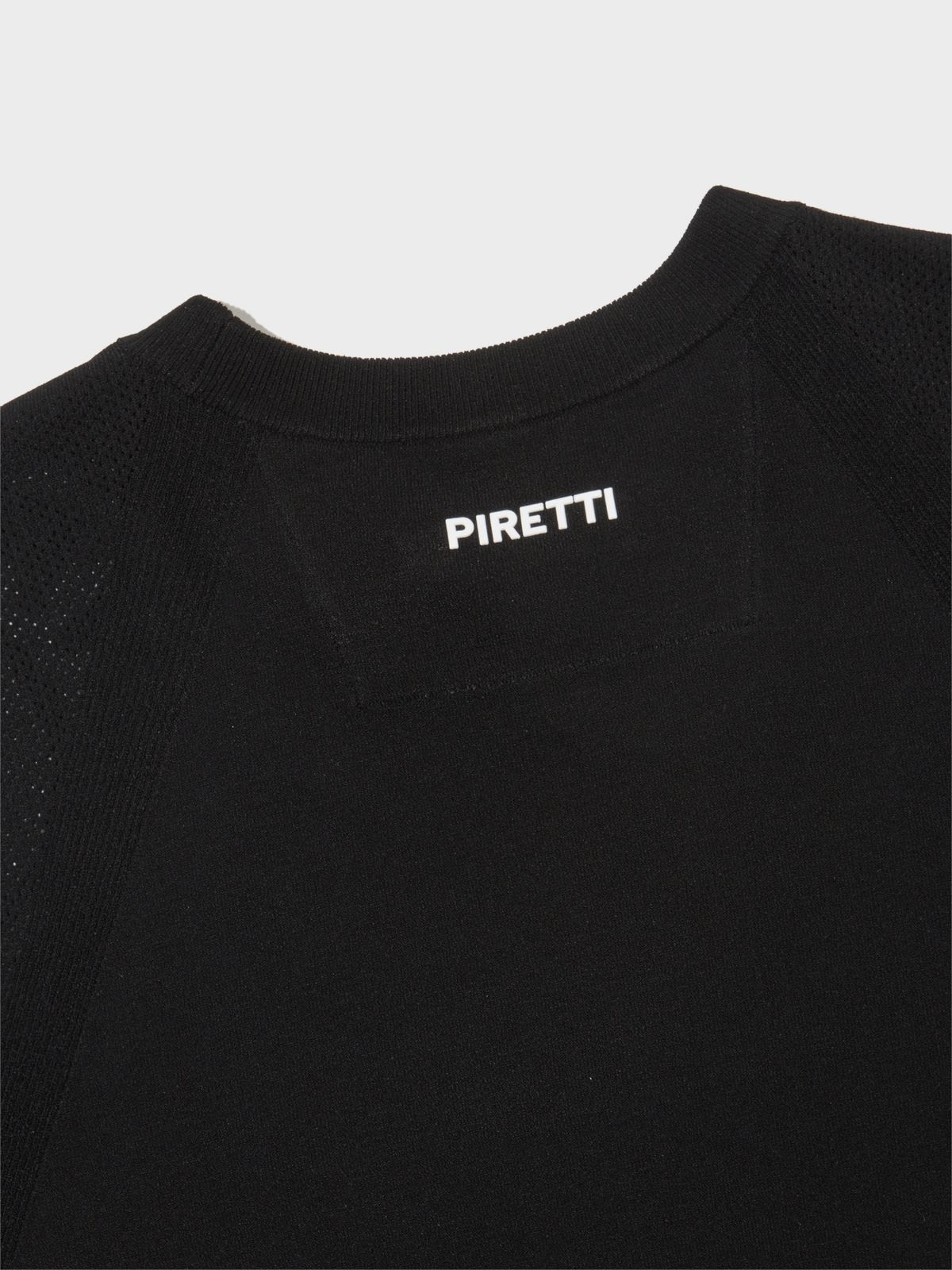 피레티(PIRETTI) 엘리트 하프슬리브 라운드 스웨터 M_Black