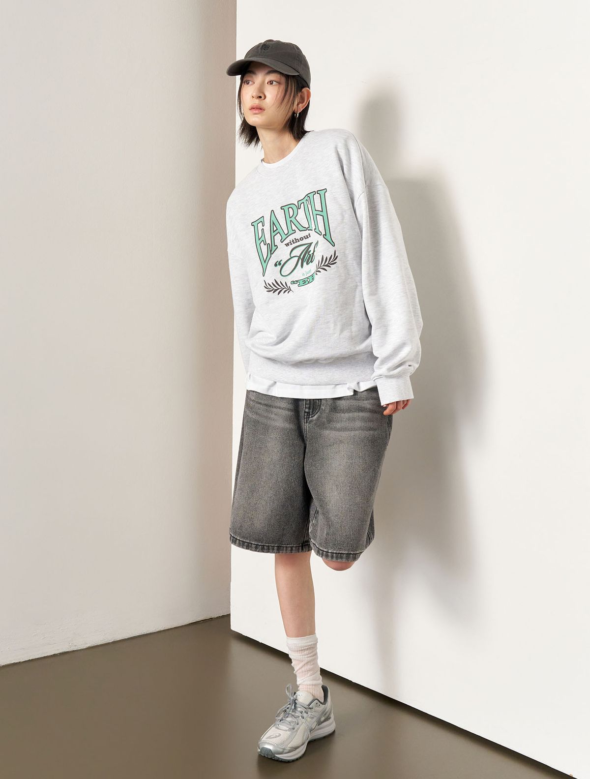 제너럴아이디어(GENERALIDEA) UNISEX 어스 루즈핏 맨투맨 [WHITE MELANGE GREY] / SBE1U02010