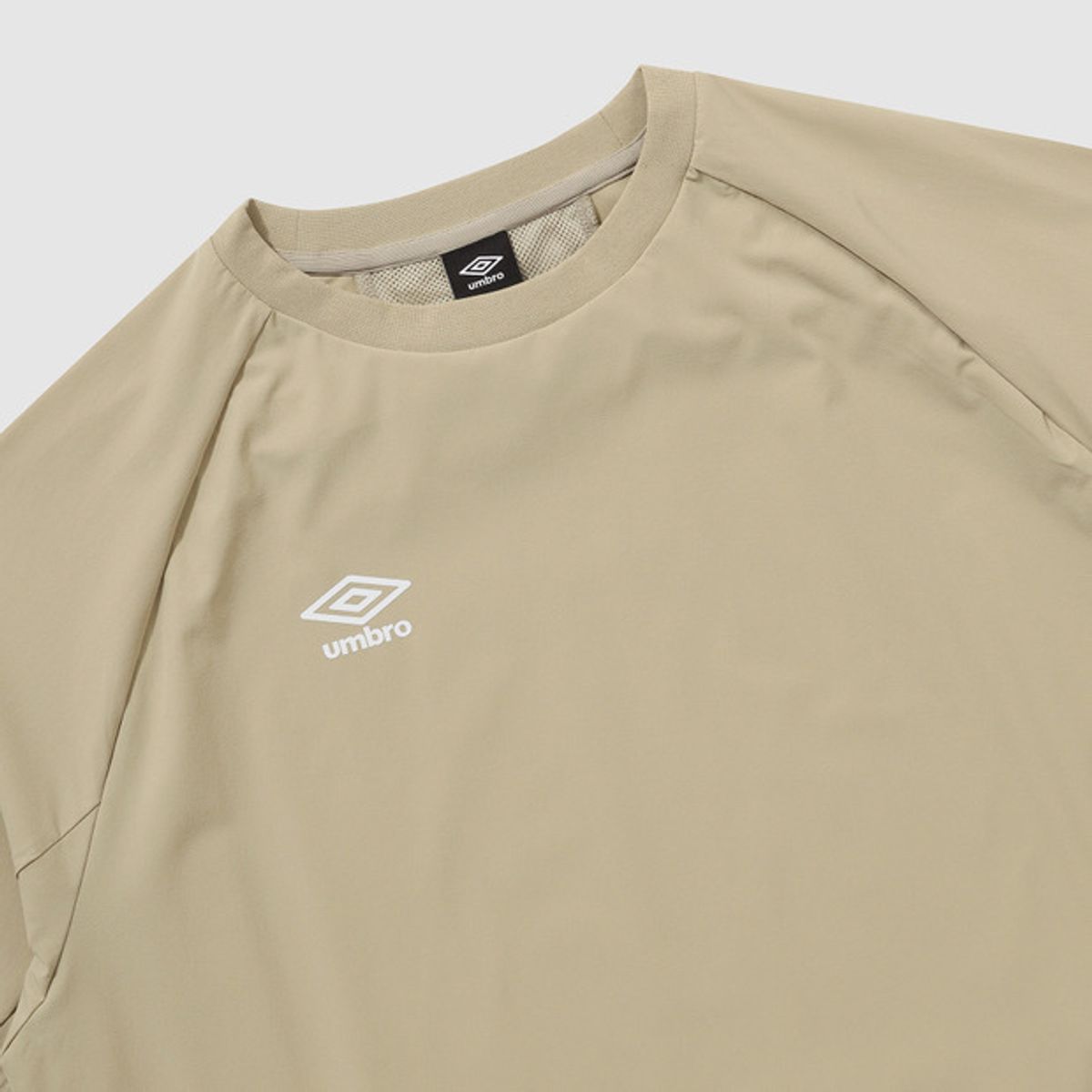 엄브로(UMBRO) 액티브 올라운드 스트레치 반팔 피스테 베이지(UQ121SWT32)