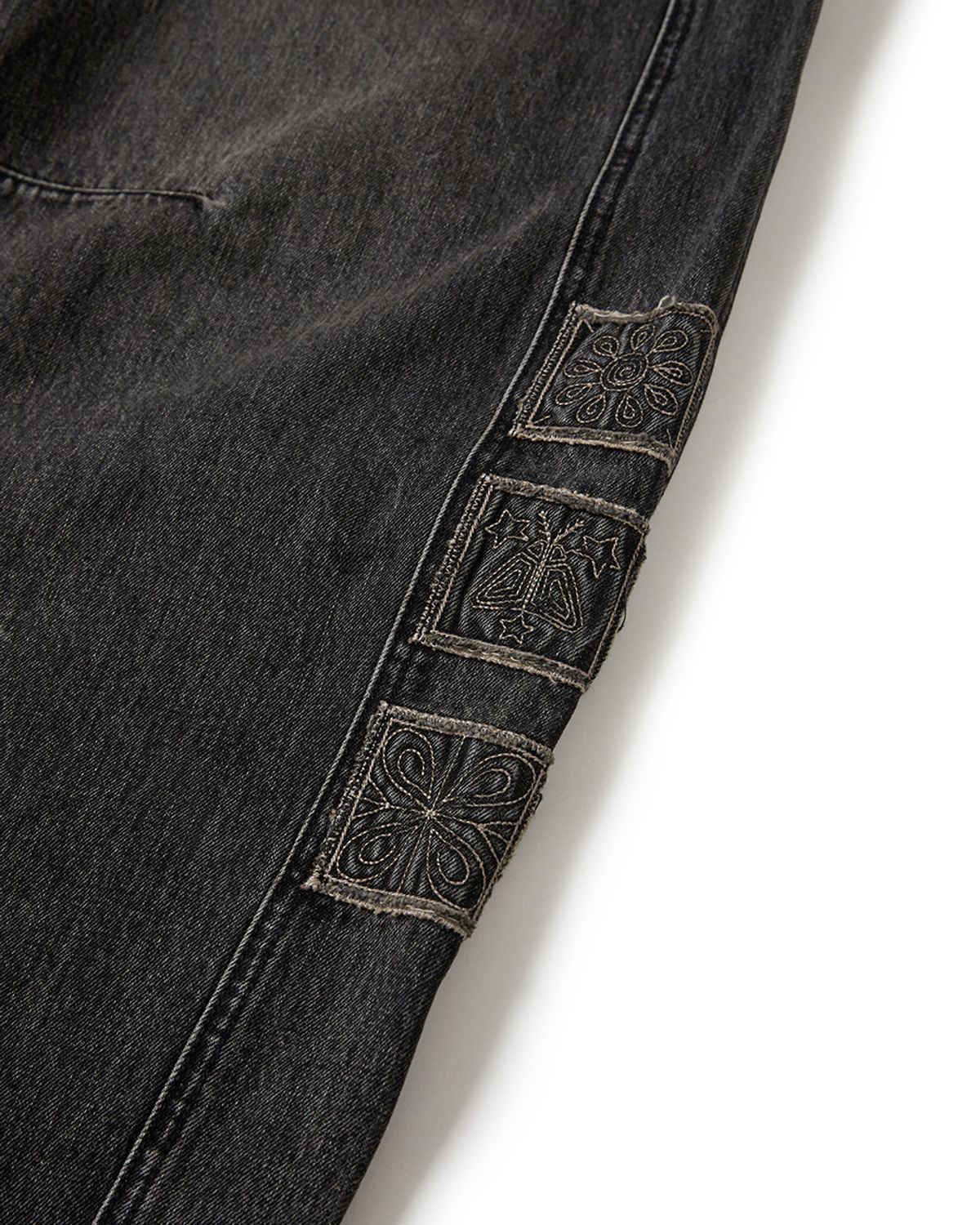 카락터(KARACTOR) Vintage emblem denim pants / Black