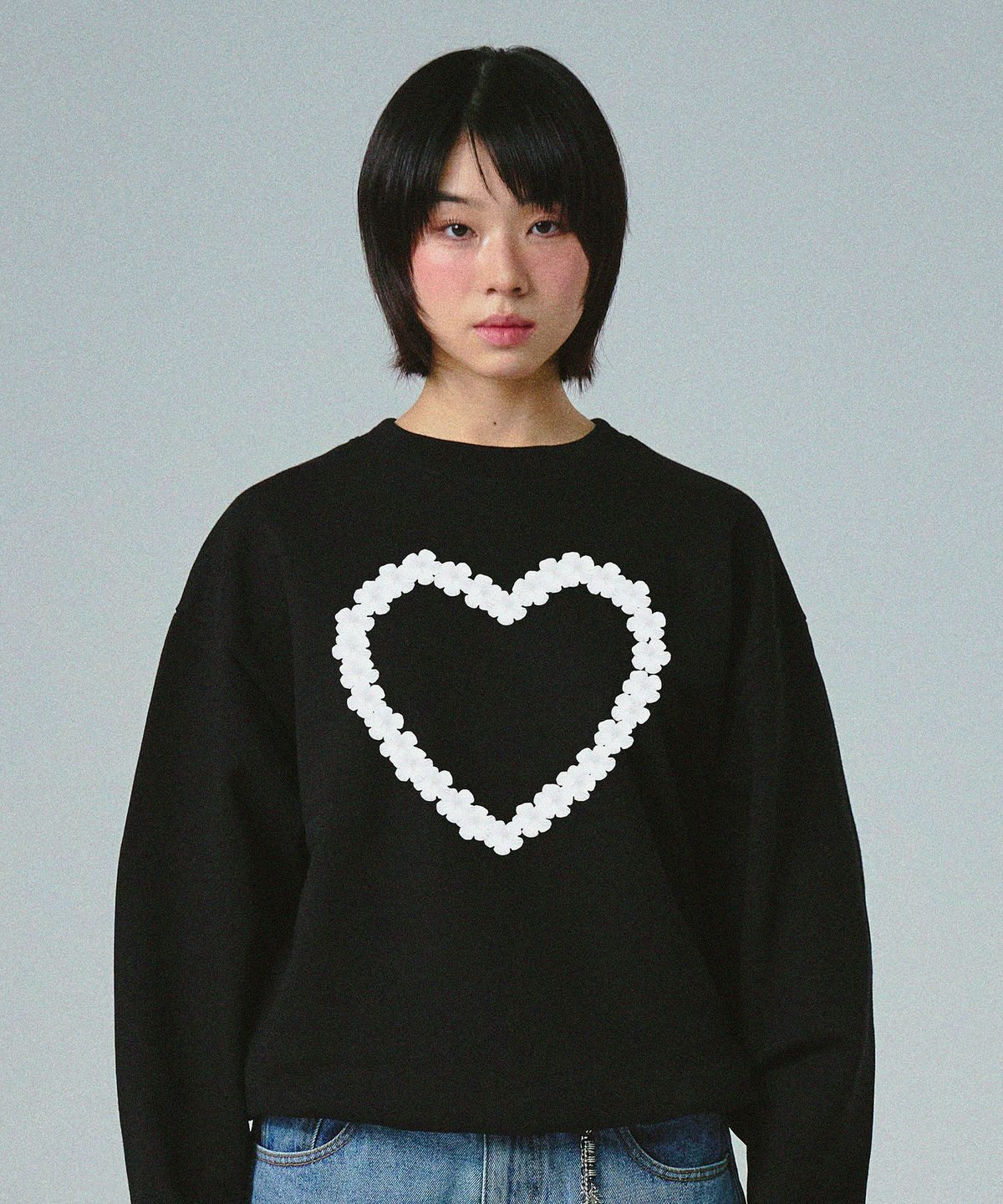 그레이버(GRAVER) [UNISEX]플라워 하트 맨투맨_2color