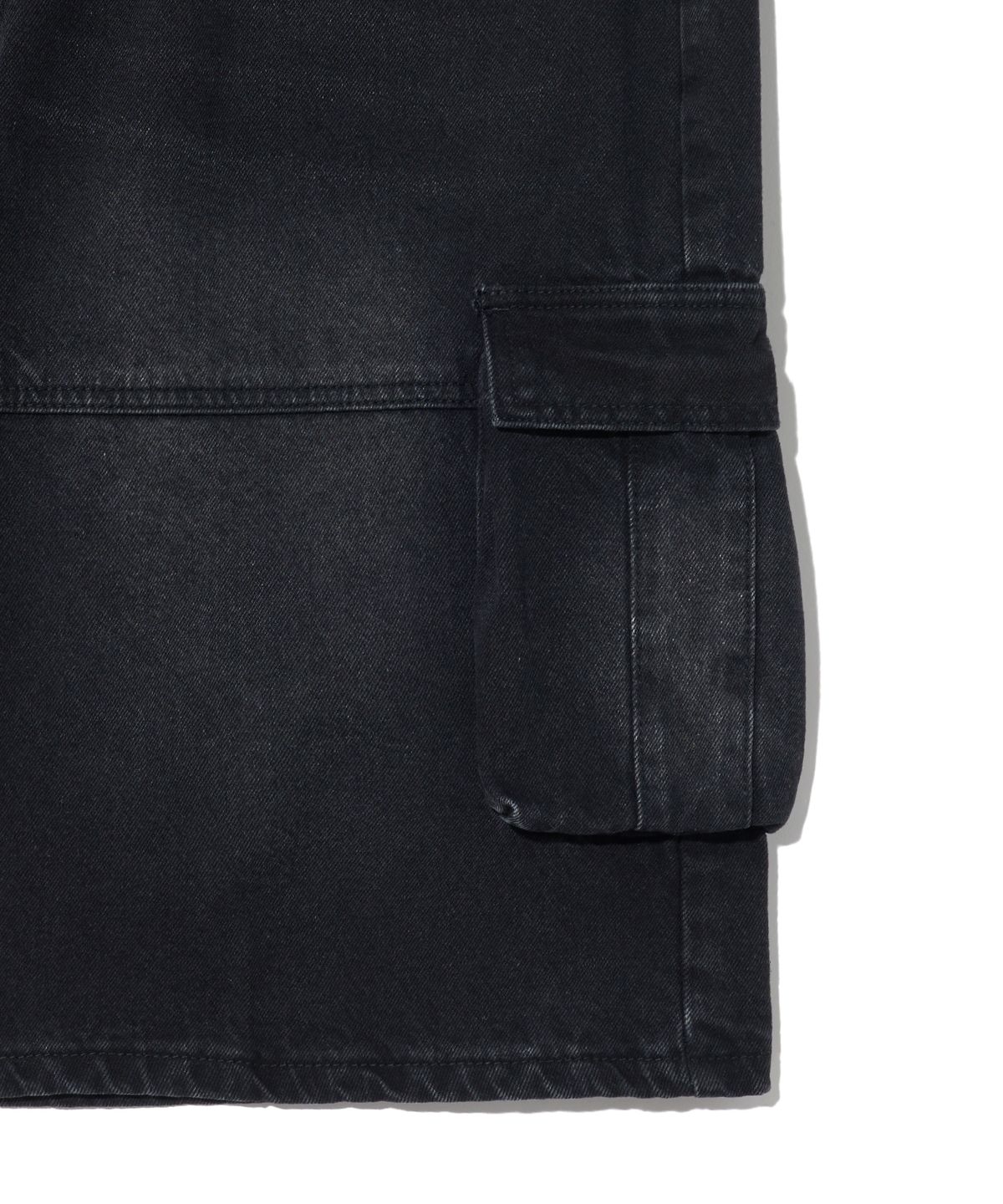 피지컬 디파트먼트(PHYSICAL DEPARTMENT) 버뮤다 카고 데님 팬츠_블랙