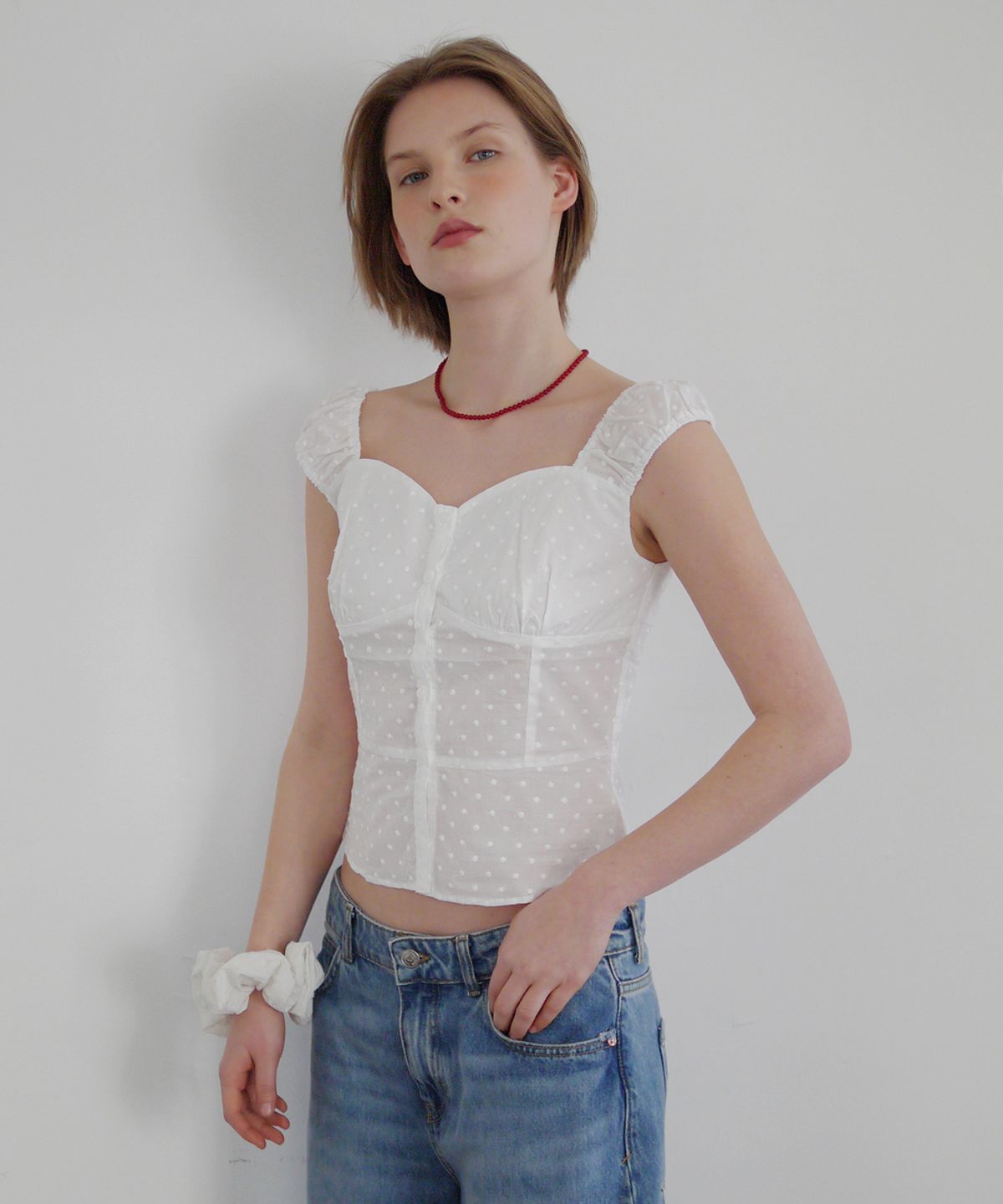애프터아워즈(AFTERHOURS) HEART NECK DOT BLOUSE (WHITE)