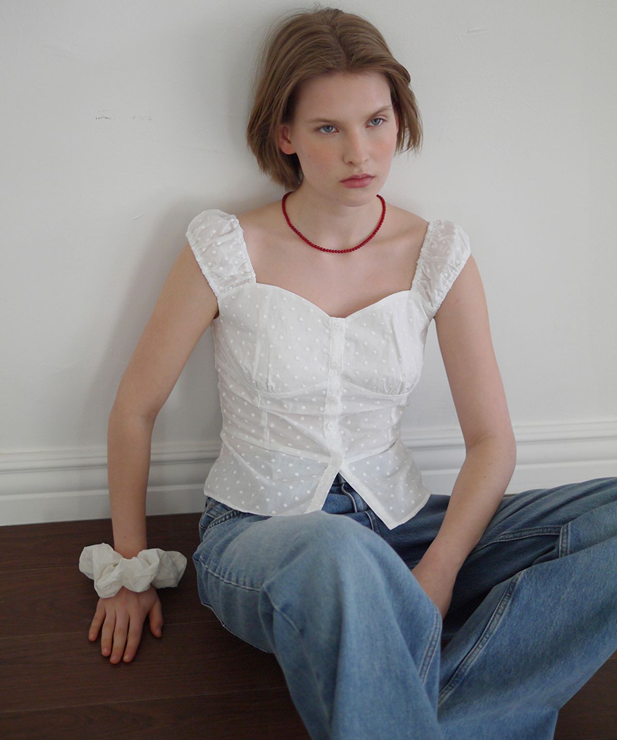 애프터아워즈(AFTERHOURS) HEART NECK DOT BLOUSE (WHITE)