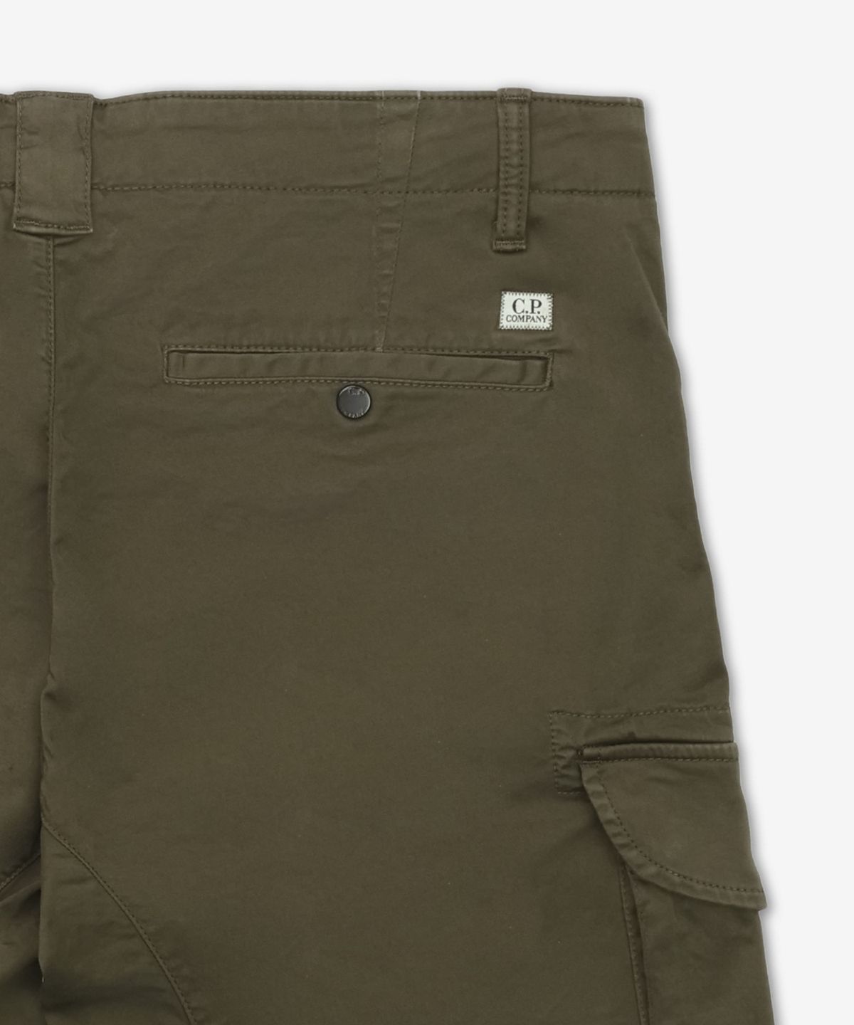 씨피 컴퍼니(CP Company) 새틴 스트레치 렌즈 카고 쇼츠 팬츠 - 아이비 그린 / 18CMBE116A005694G683