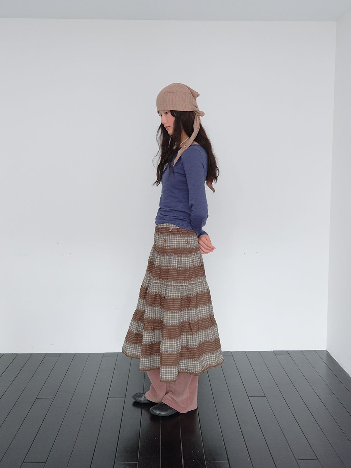 무음(MUWM) 투웨이 버튼 셔링 밴딩 롱스커트 2way Button Shirring Skirt (Brown)