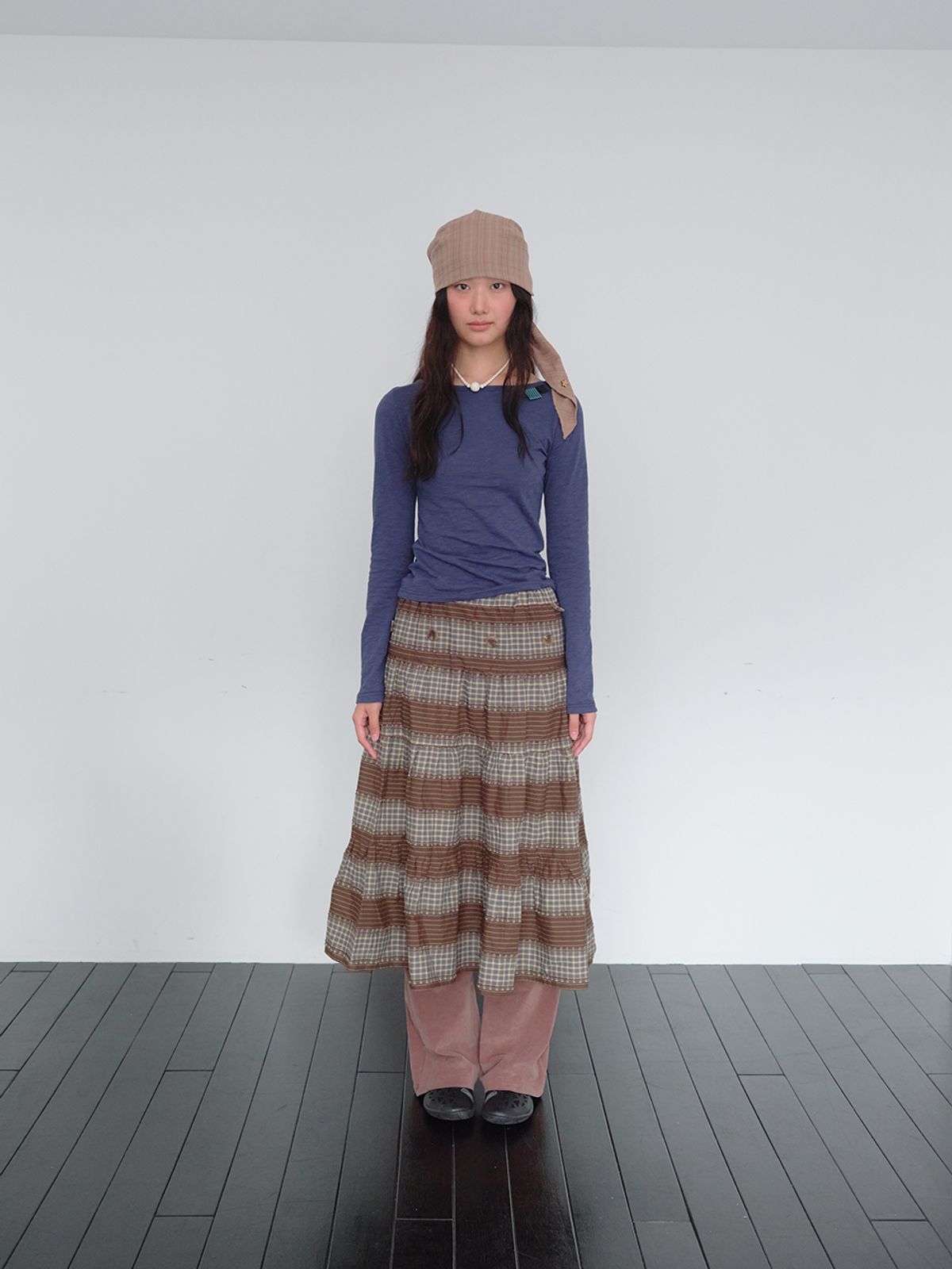 무음(MUWM) 투웨이 버튼 셔링 밴딩 롱스커트 2way Button Shirring Skirt (Brown)