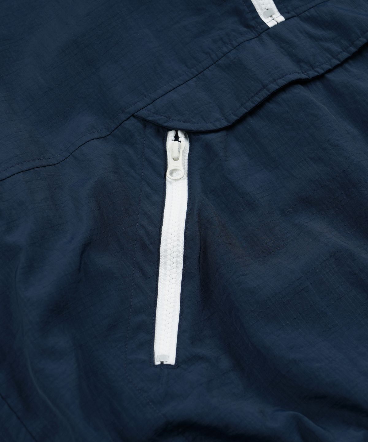 프리즘웍스(FRIZMWORKS) MONDRIAN LIGHT ANORAK PARKA _ NAVY