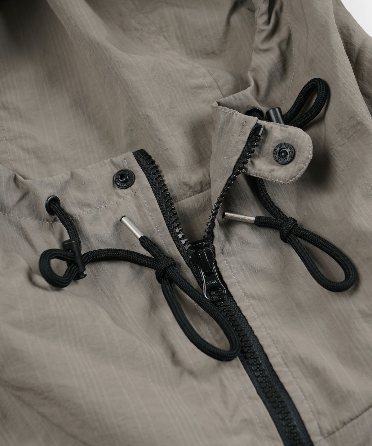 프리즘웍스(FRIZMWORKS) MONDRIAN LIGHT ANORAK PARKA _ MUD