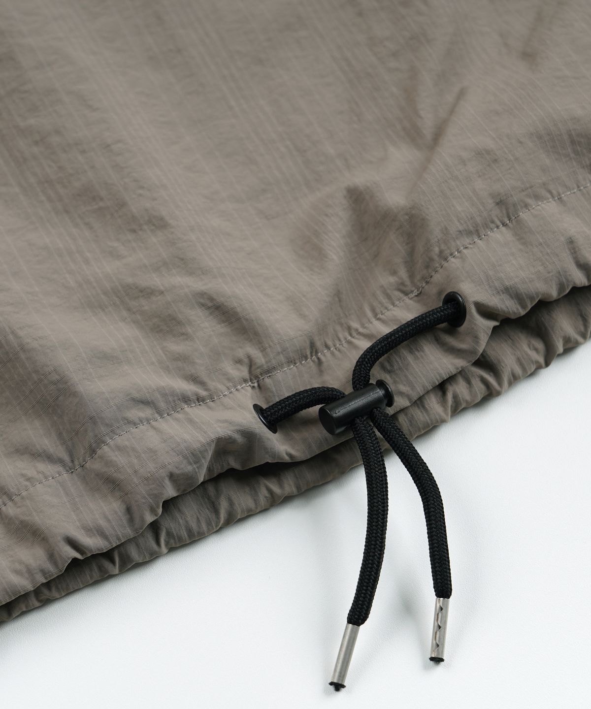 프리즘웍스(FRIZMWORKS) MONDRIAN LIGHT ANORAK PARKA _ MUD