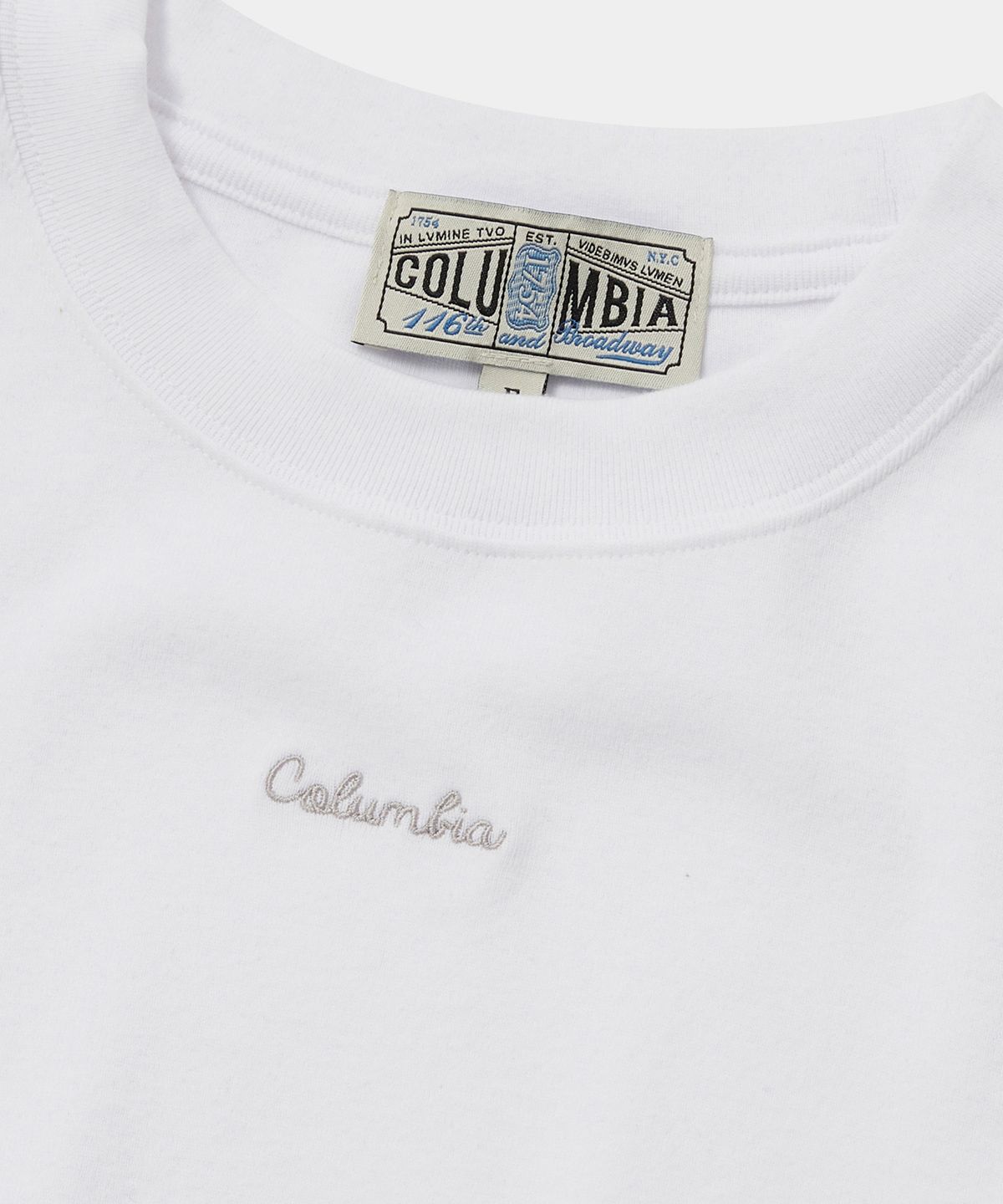 컬럼비아 유니버시티(COLUMBIA UNIVERSITY) TINY SCRIPT LOGO WOMEN SLIM-FIT S/S T-SHIRTS 화이트