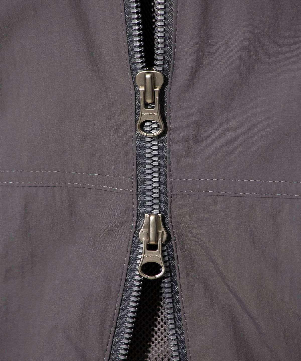 크리틱(CRITIC) GLOSSY HOOD VEST LIGHT GREY
