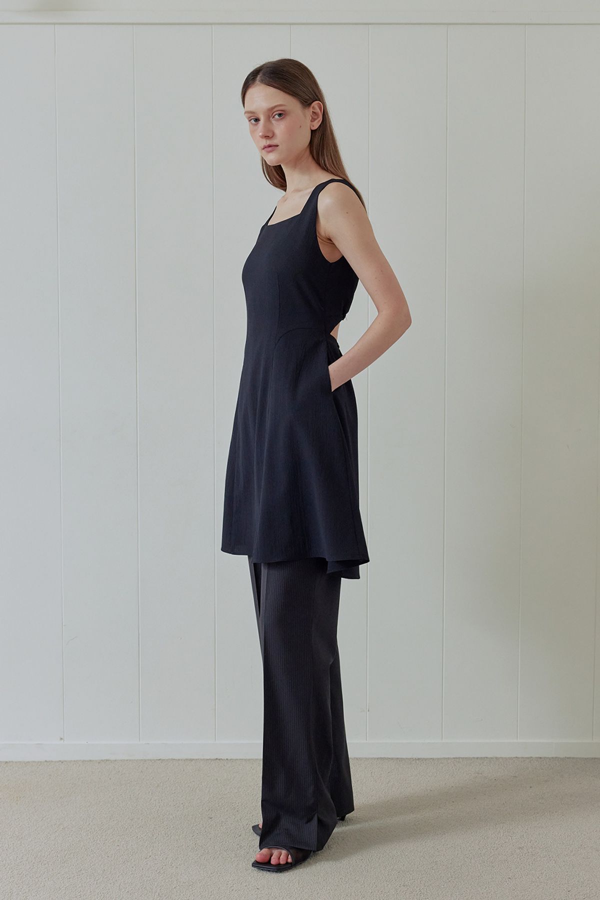 애프터아워즈(AFTERHOURS) FLUID MIDI DRESS (BLACK)