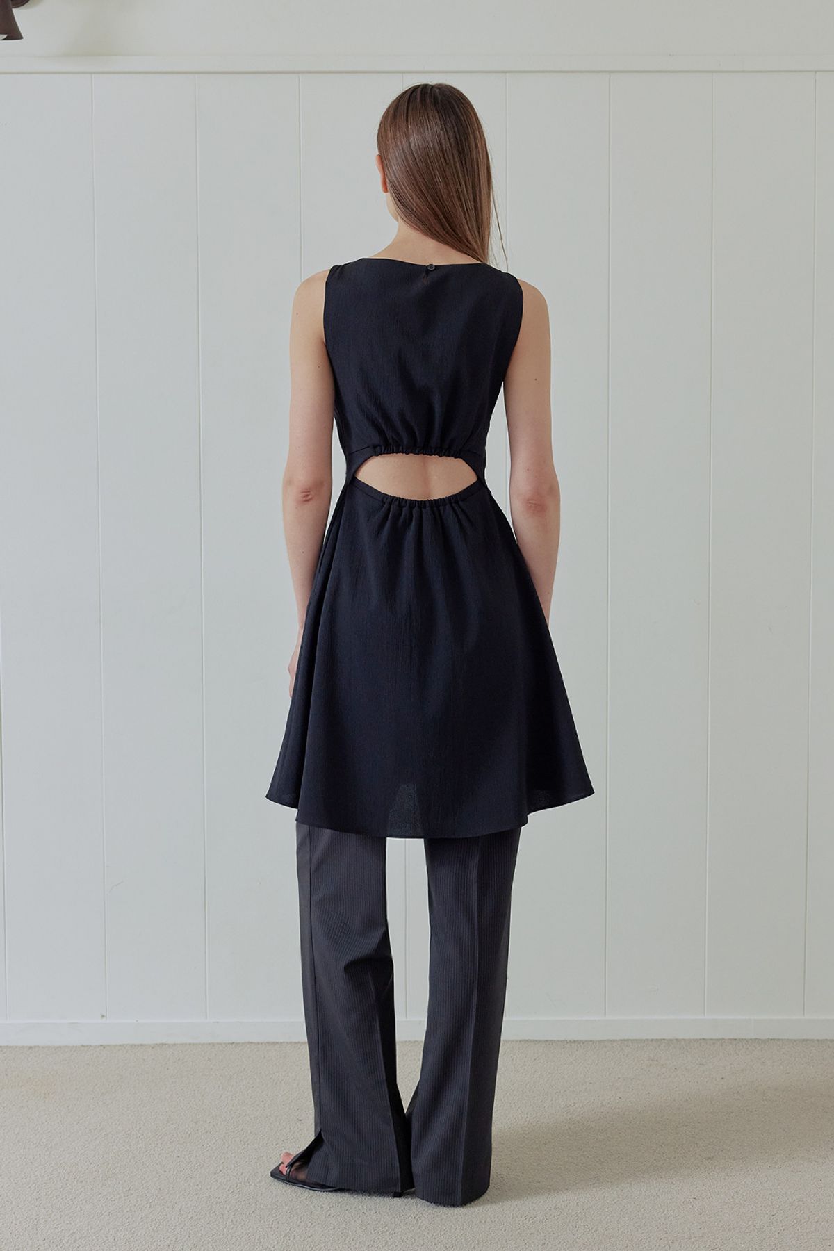 애프터아워즈(AFTERHOURS) FLUID MIDI DRESS (BLACK)