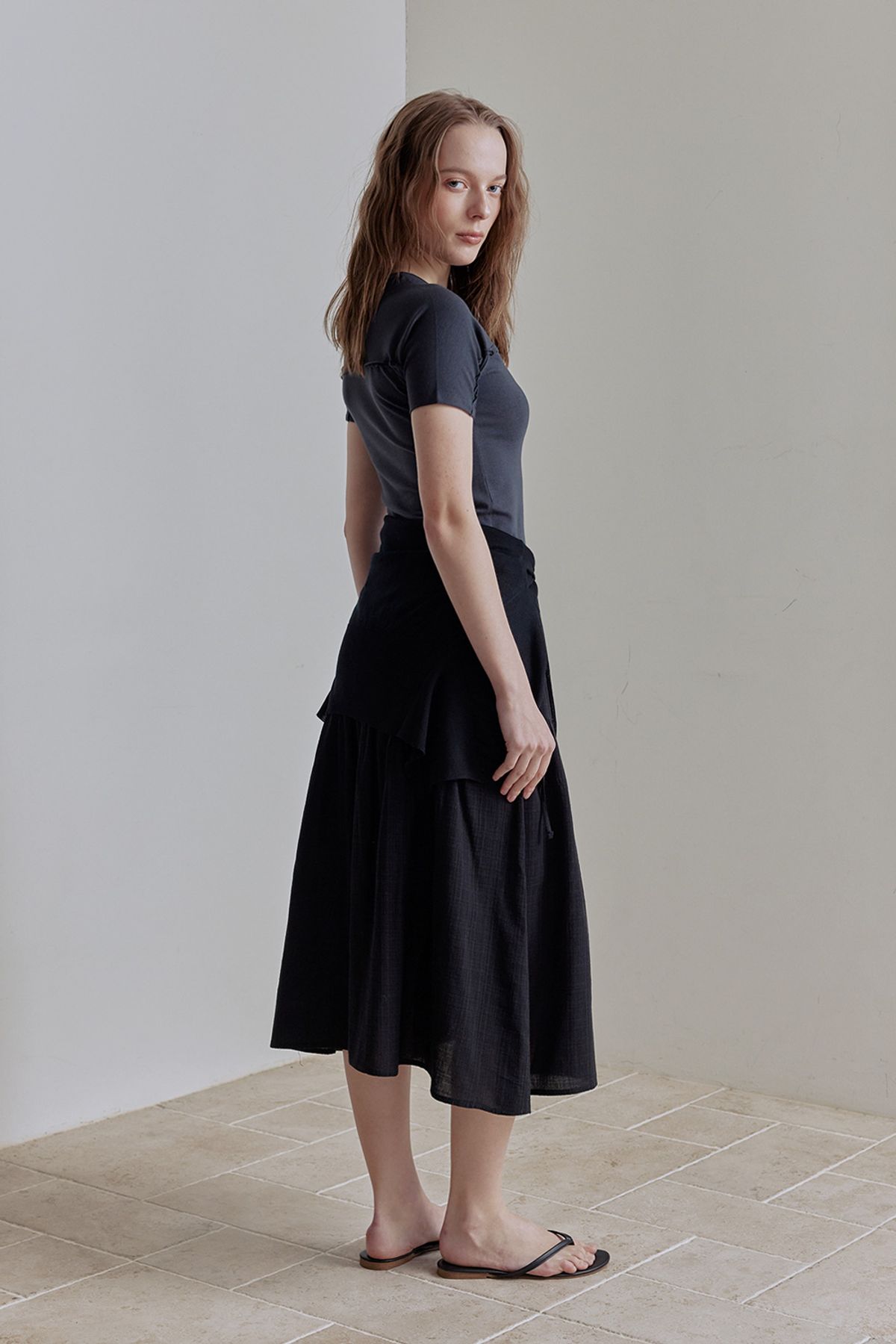 애프터아워즈(AFTERHOURS) EASY STRING FLARE SKIRT (BLACK)