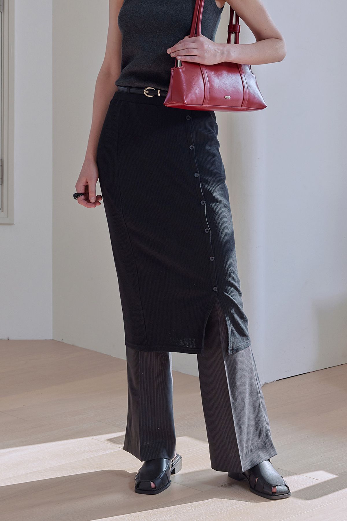 애프터아워즈(AFTERHOURS) BUTTON UP LAYERED MIDI SKIRT (BLACK)