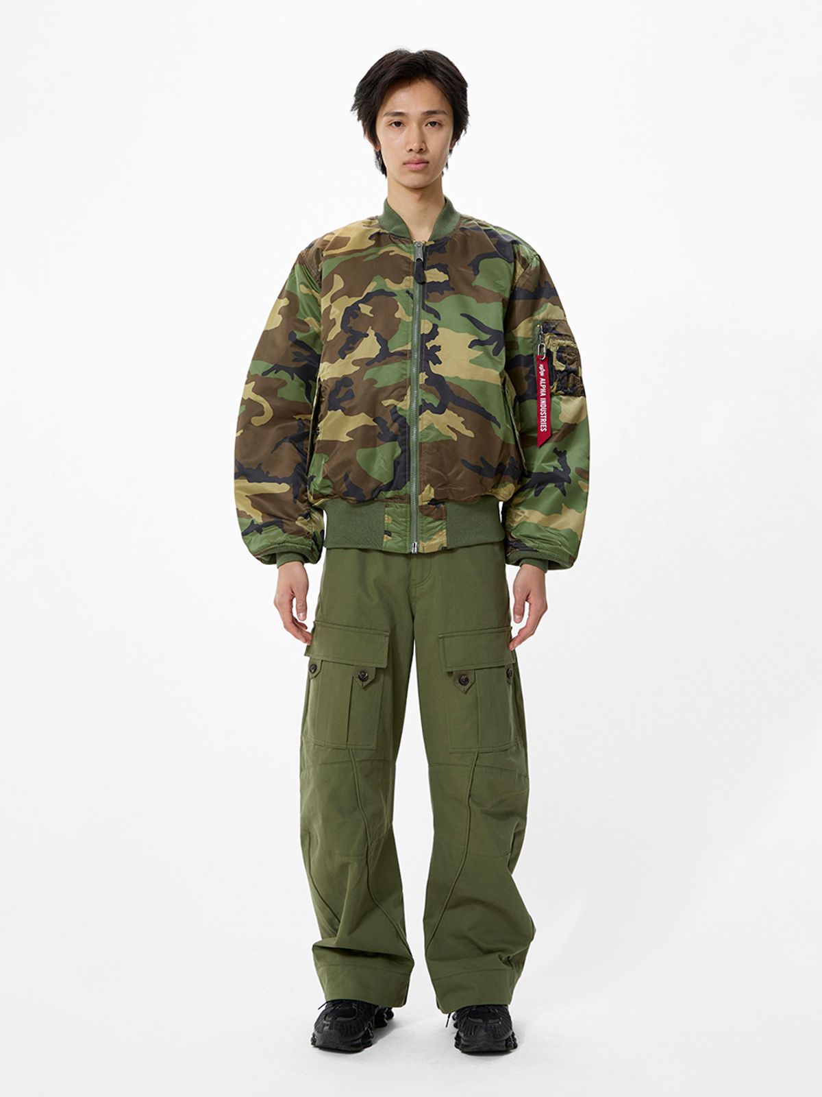알파 인더스트리(ALPHA INDUSTRIES) MA-1 플라이트 자켓 우드랜드 카모