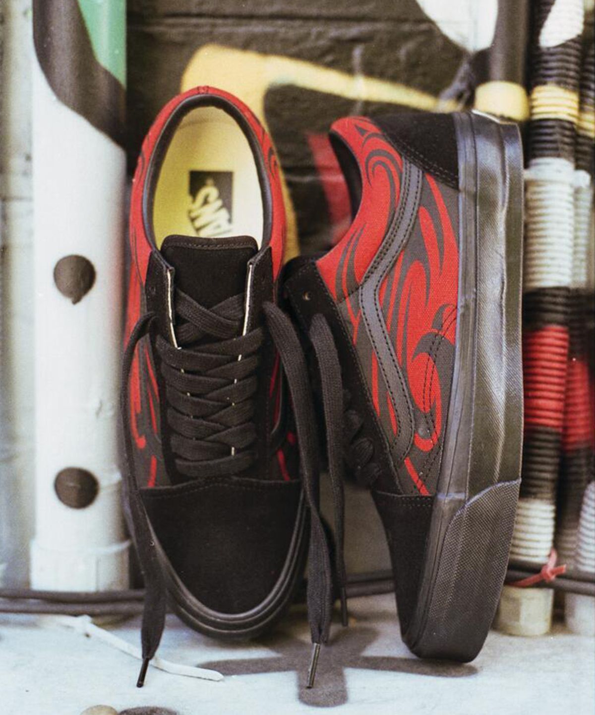 반스(VANS) 프리미엄 올드스쿨 LX - 플레임 블랙/레드 / VN000D564581