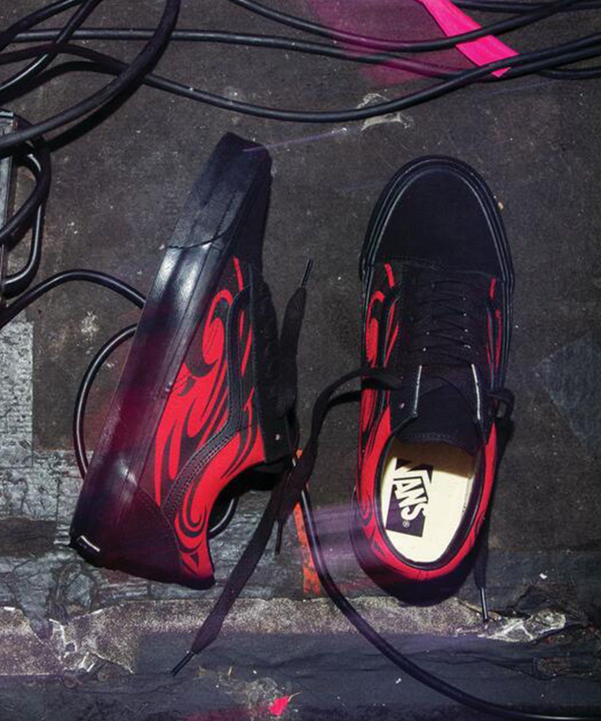 반스(VANS) 프리미엄 올드스쿨 LX - 플레임 블랙/레드 / VN000D564581