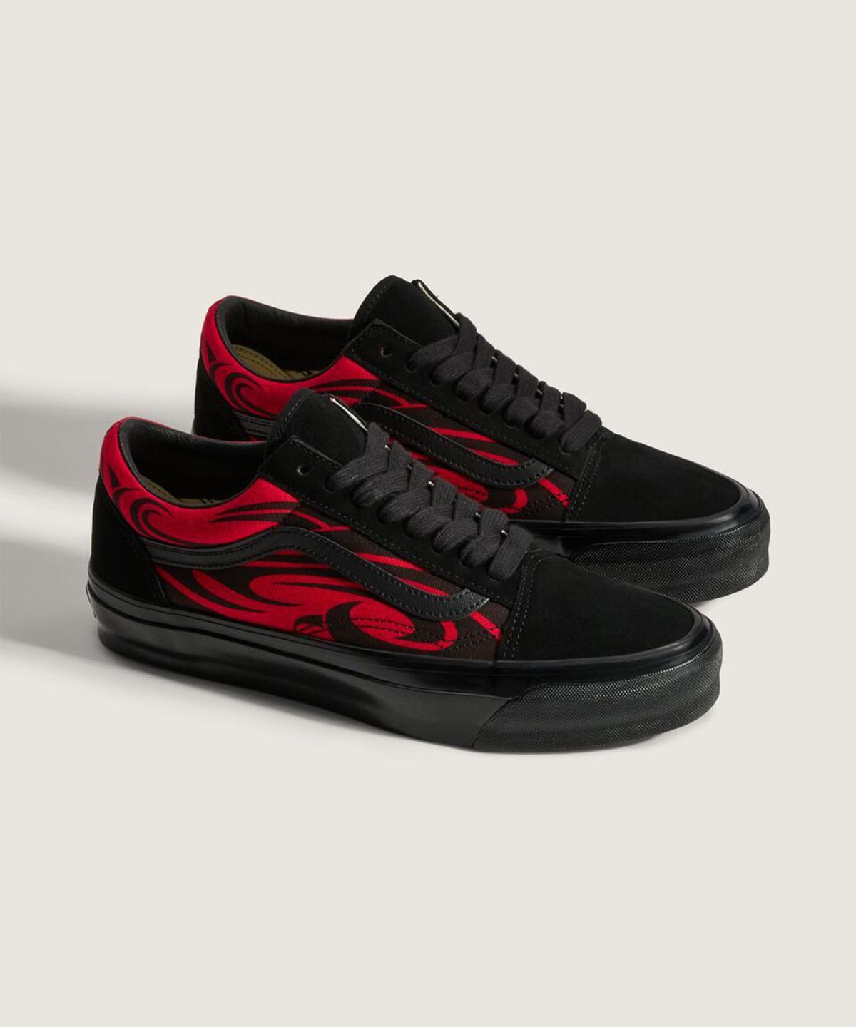 반스(VANS) 프리미엄 올드스쿨 LX - 플레임 블랙/레드 / VN000D564581