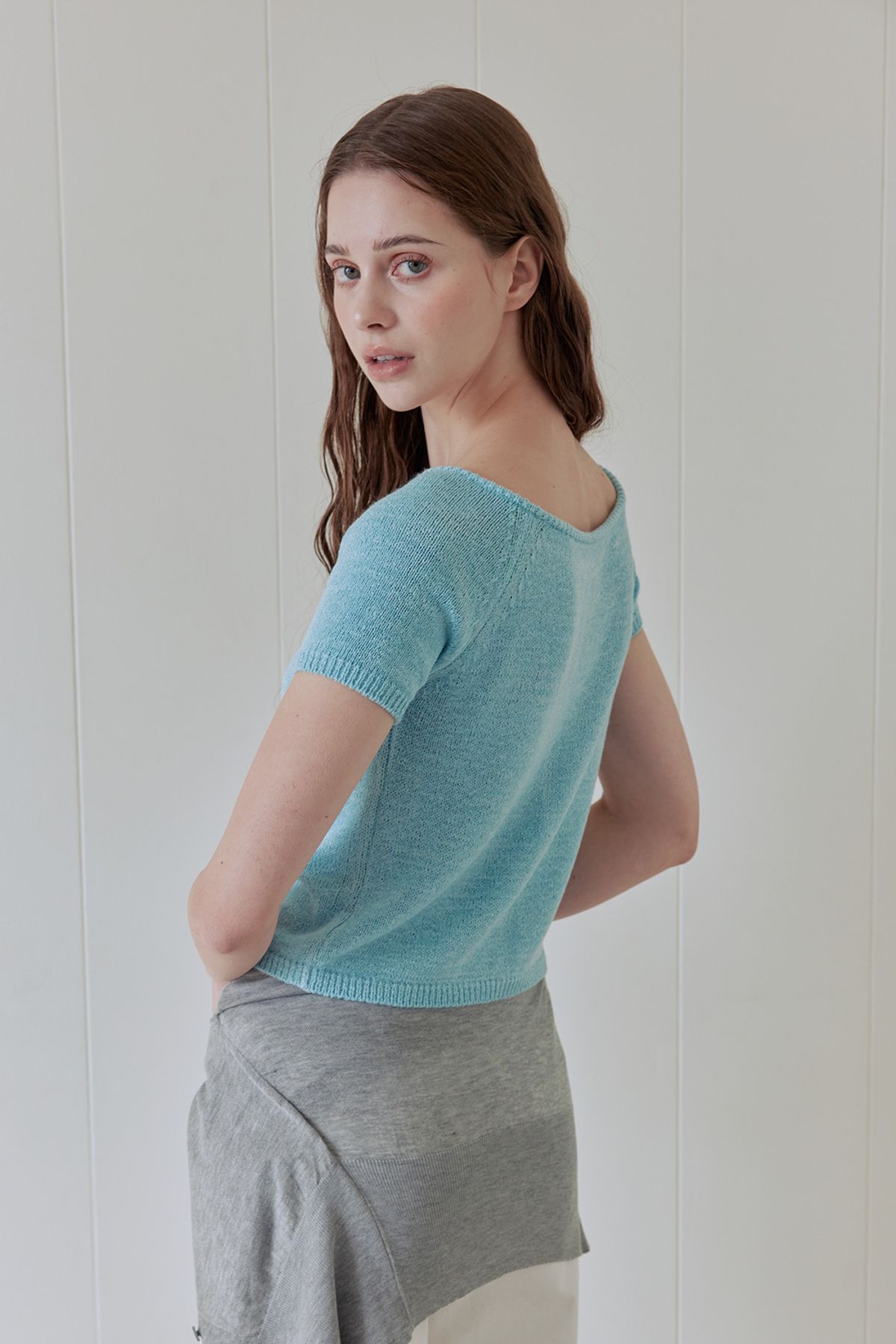 애프터아워즈(AFTERHOURS) OFF-SHOULDER BUTTON UP CARDIGAN (LIGHT BLUE)