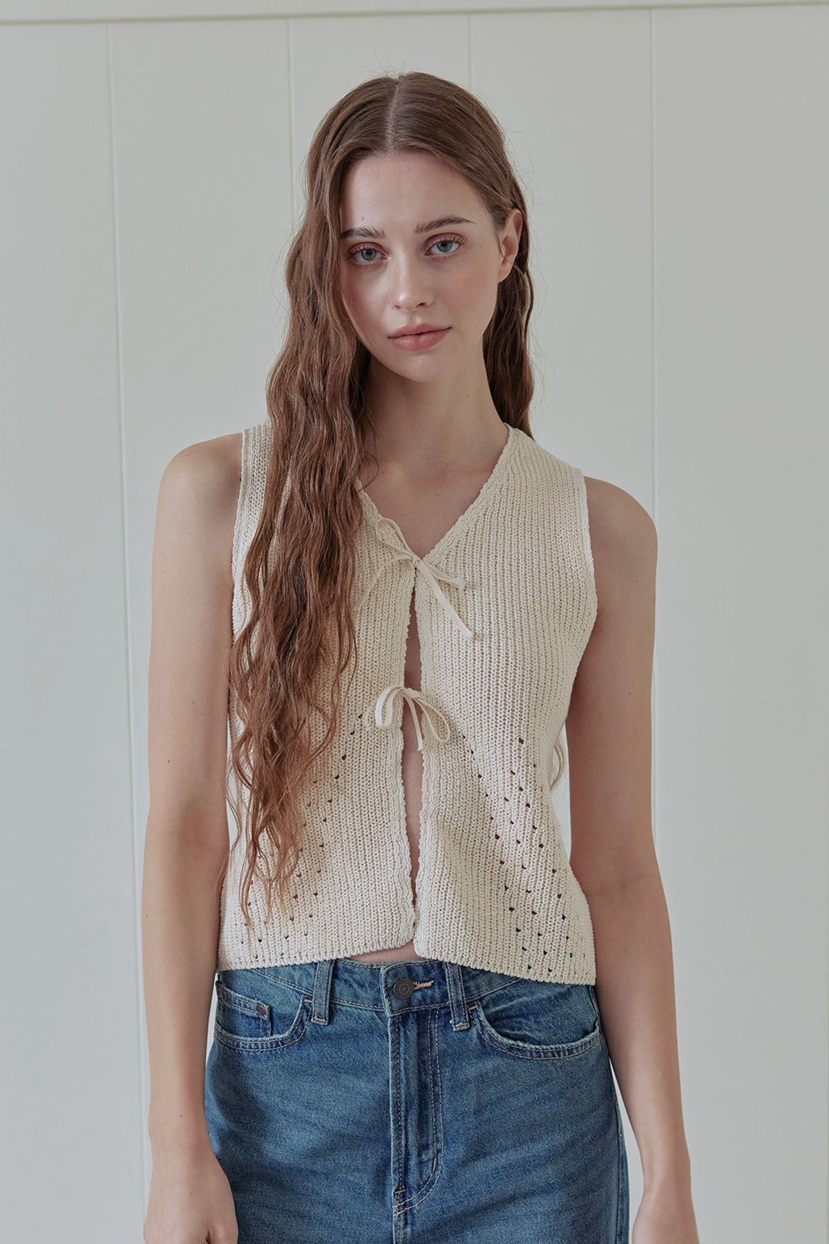 애프터아워즈(AFTERHOURS) PUNCHED KNIT VEST (ECRU)