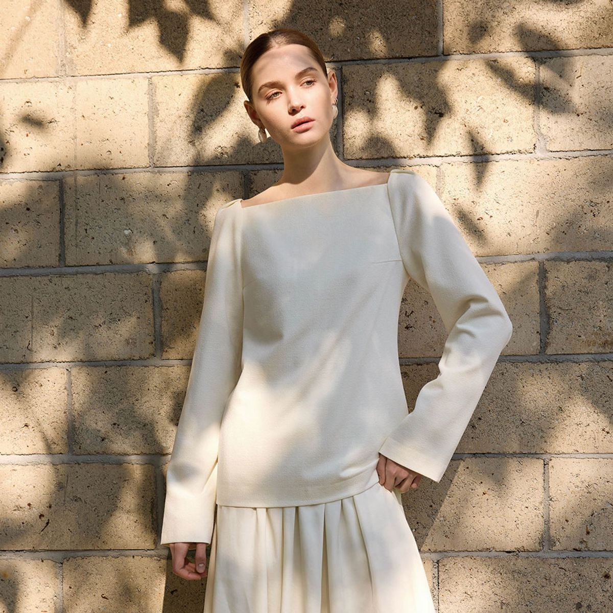 와이와이아이엠(YYIAM) YY_Gentle style one-shoulder top