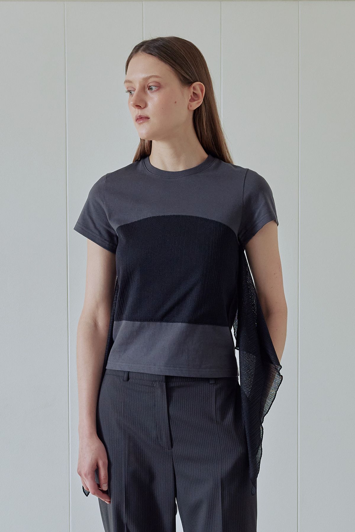 애프터아워즈(AFTERHOURS) BUTTERFLY KNOTTED HALF-TOP (CHARCOAL)