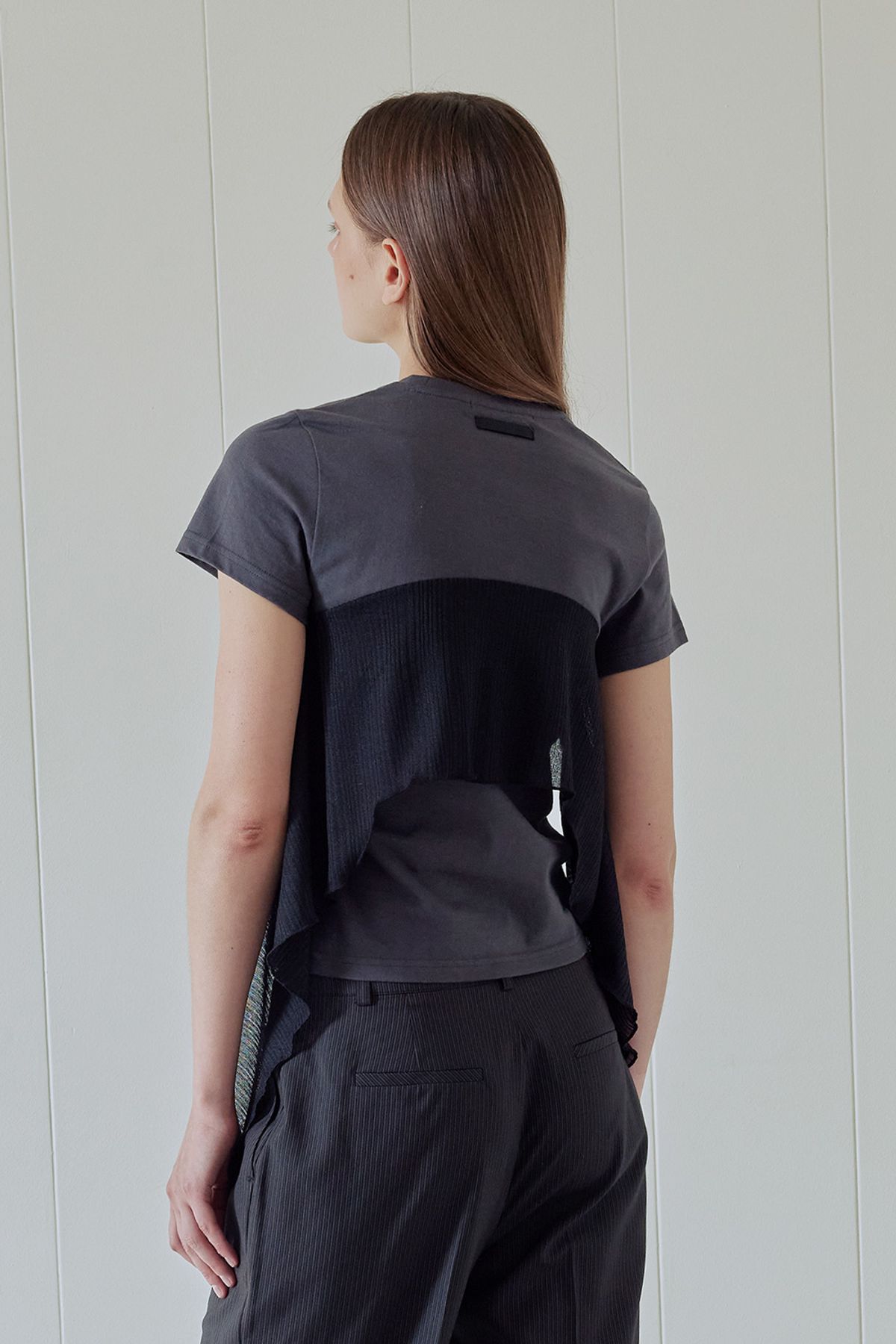 애프터아워즈(AFTERHOURS) BUTTERFLY KNOTTED HALF-TOP (CHARCOAL)