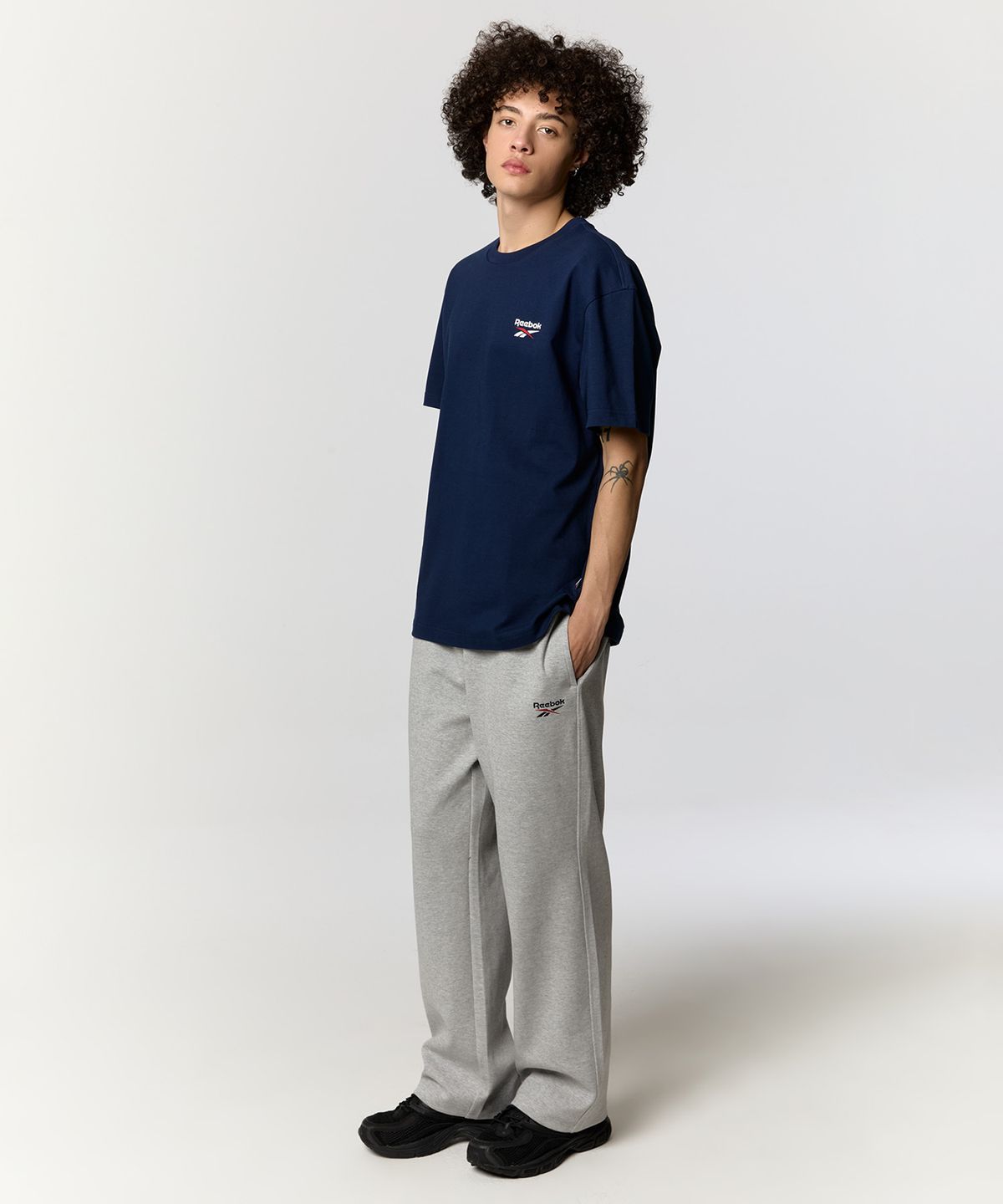 리복(REEBOK) 아카이브 티셔츠 - 네이비
